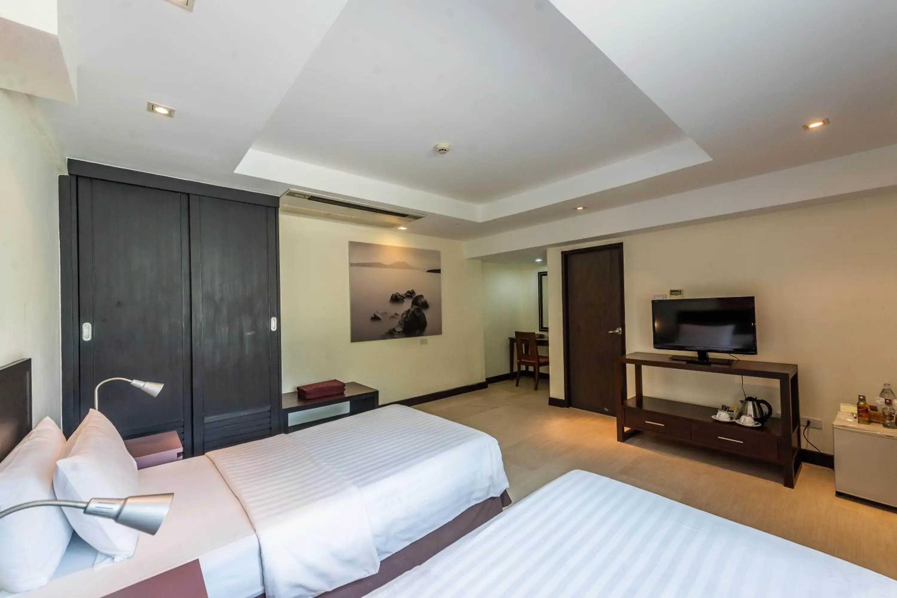 Deluxe Double or Twin Room in Hotel Tropicana Pattaya Deluxe Double or Twin Room in Hotel Tropicana Pattaya