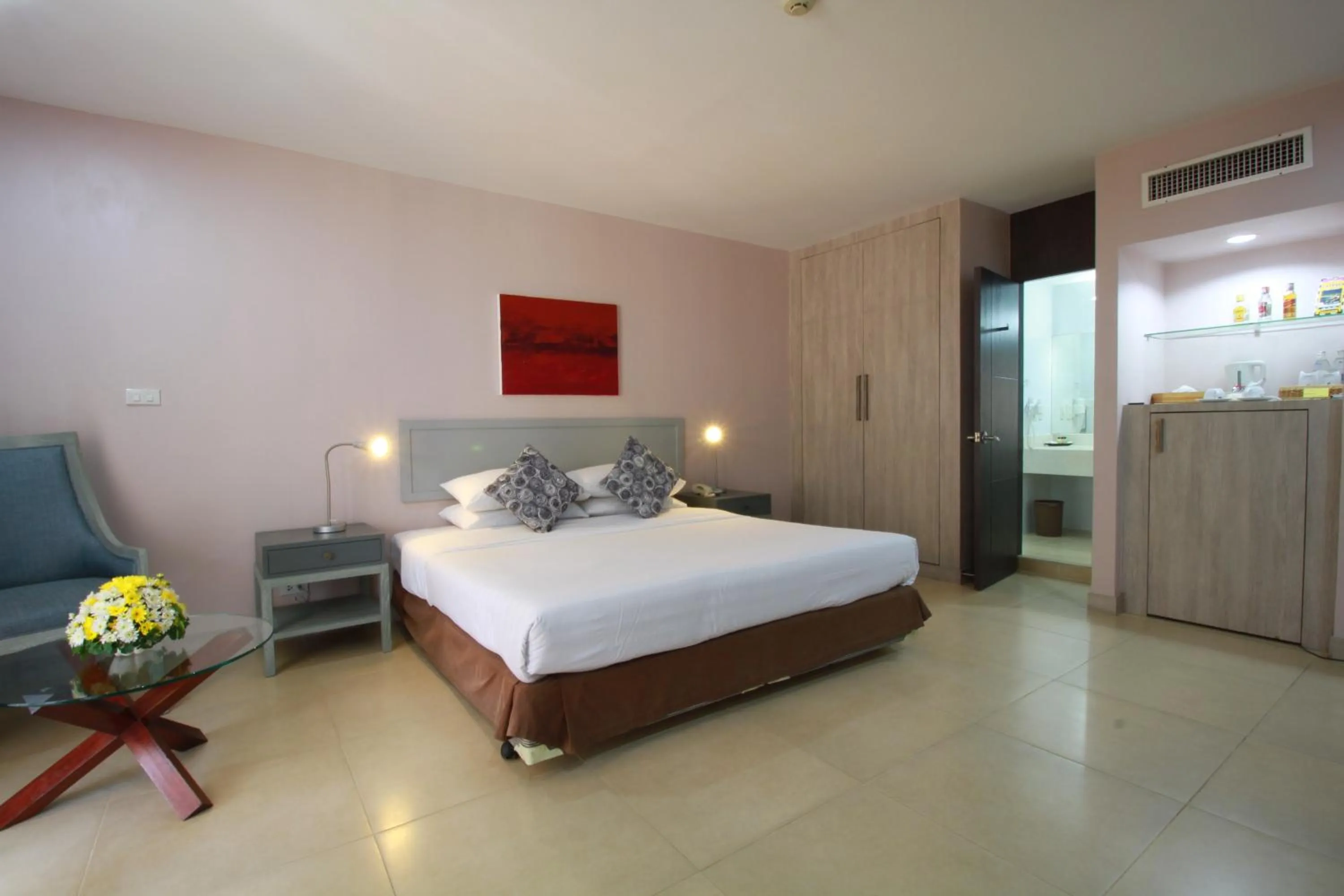 Premier Double or Twin Room - Pool Level in Hotel Tropicana Pattaya