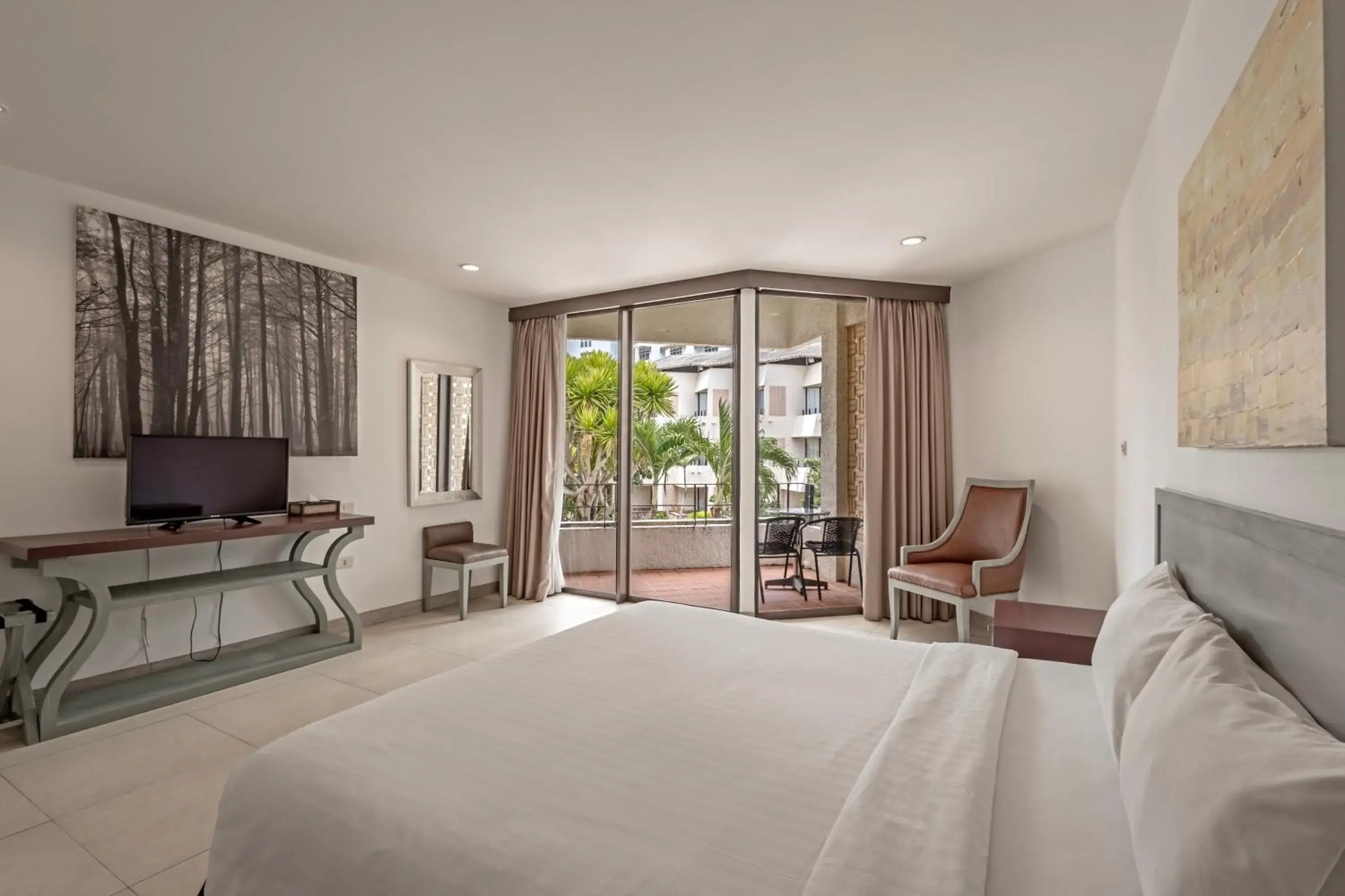 Bed in Hotel Tropicana Pattaya Bed in Hotel Tropicana Pattaya