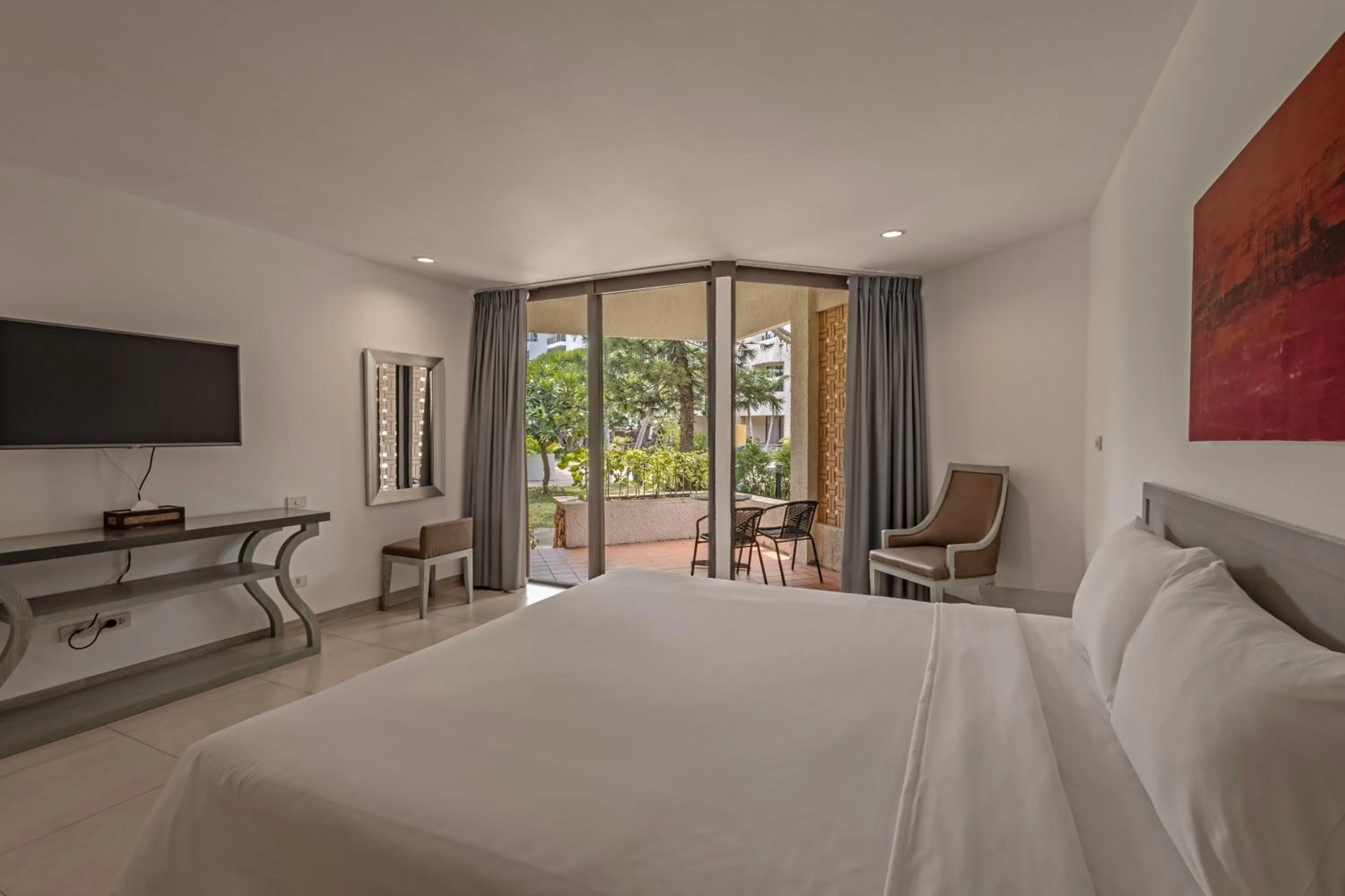 Bed in Hotel Tropicana Pattaya