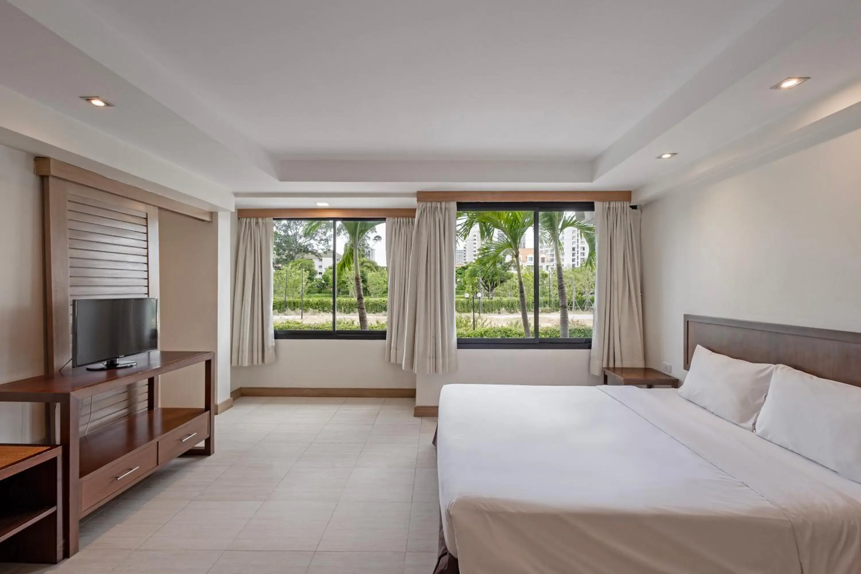 Superior King in Hotel Tropicana Pattaya Superior King in Hotel Tropicana Pattaya