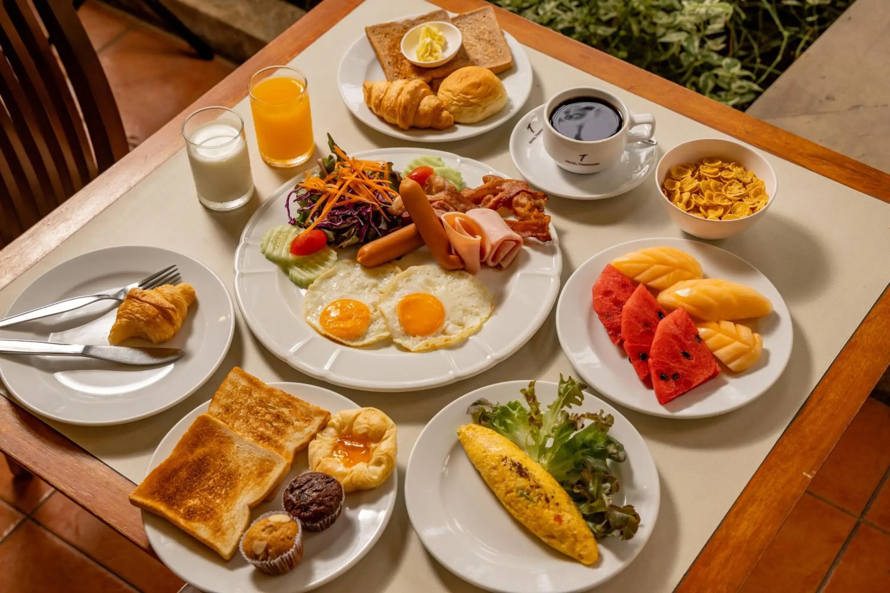 Food and drinks in Hotel Tropicana Pattaya Food and drinks in Hotel Tropicana Pattaya