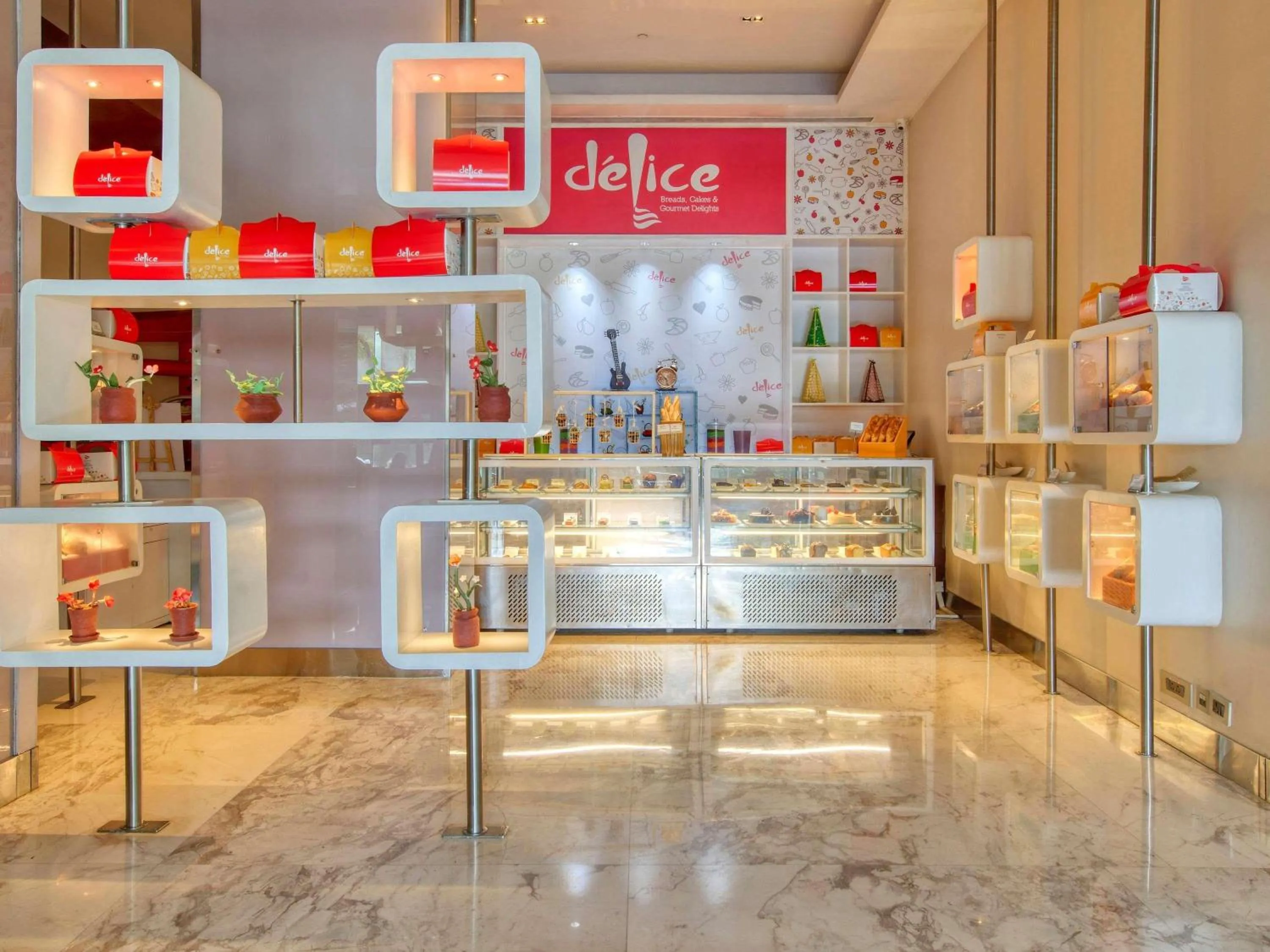 Lounge or bar in Novotel Bengaluru Outer Ring Road