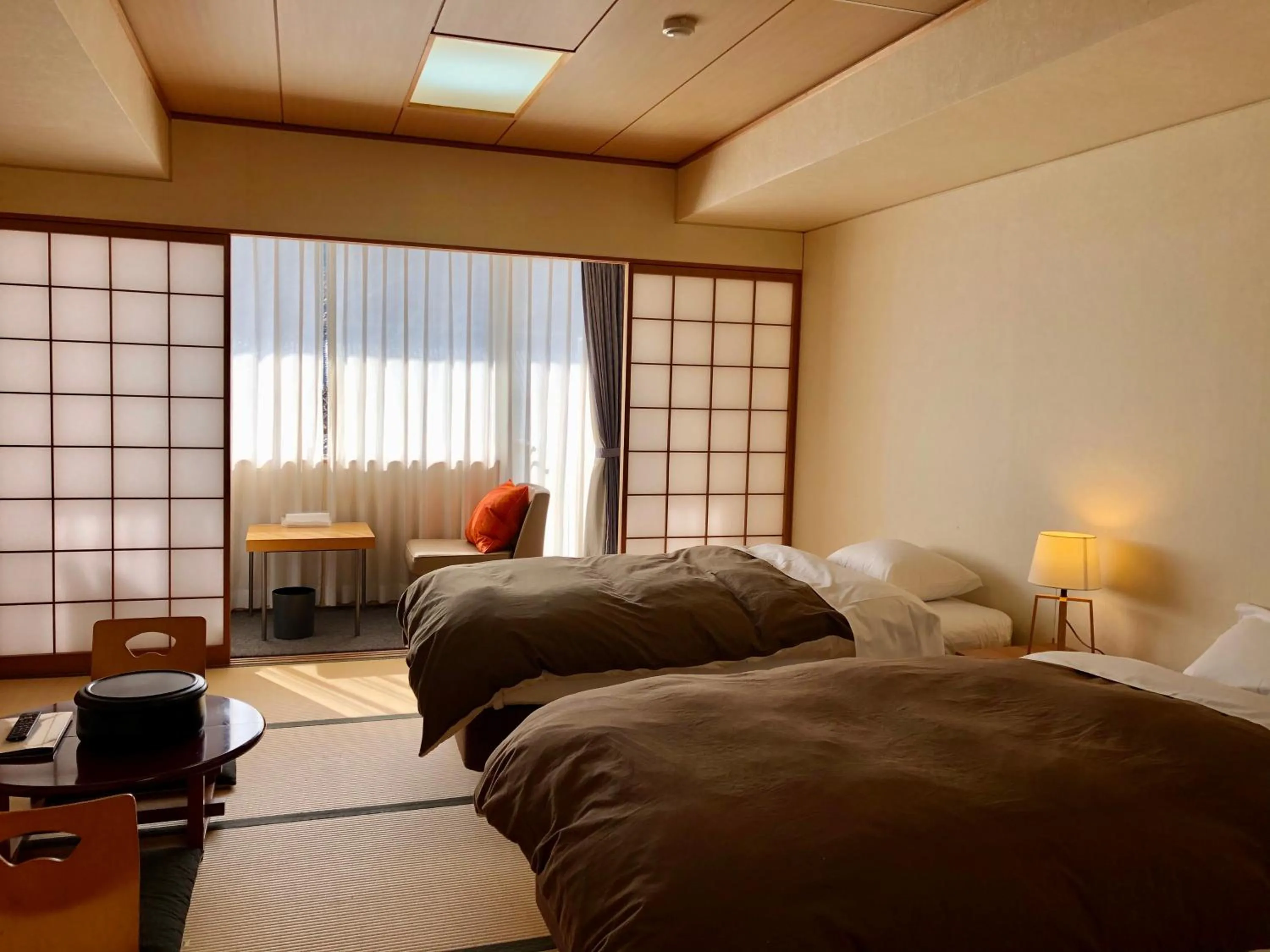 Photo of the whole room in Qraud