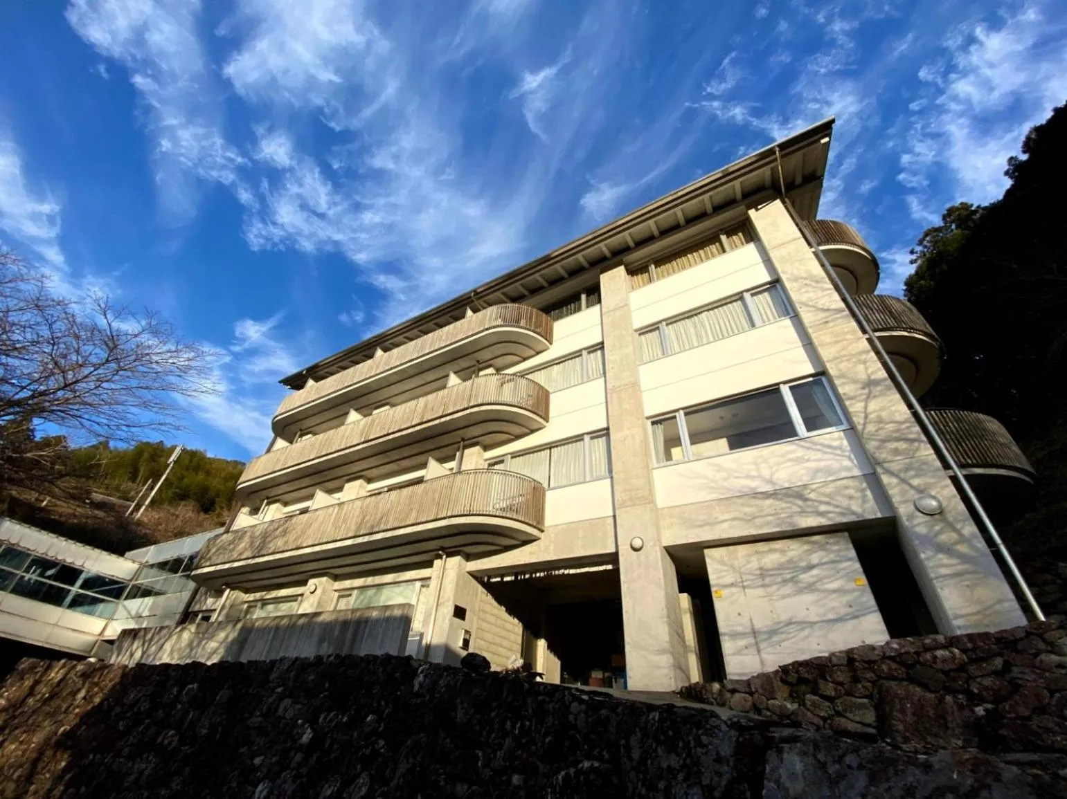 Property Building in Qraud