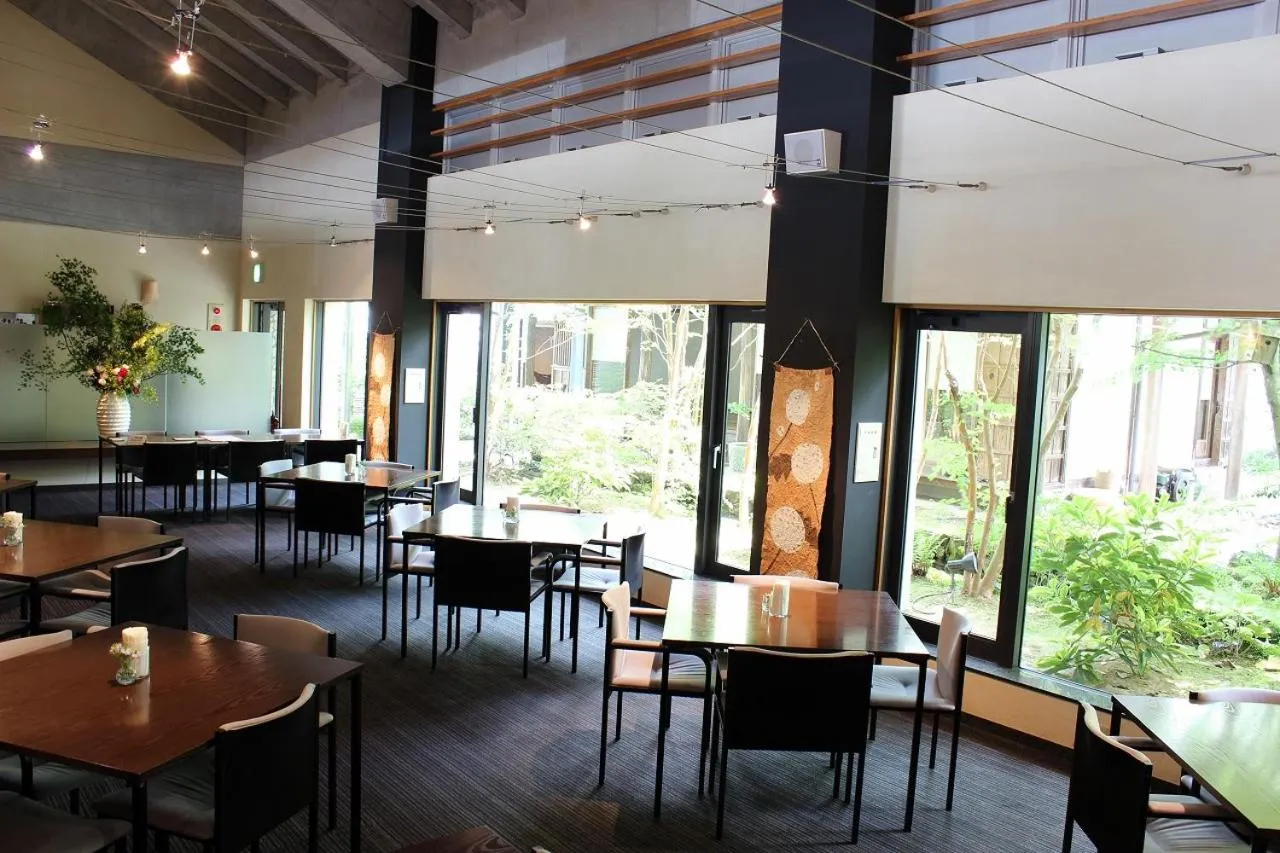 Restaurant/Places to Eat in Qraud