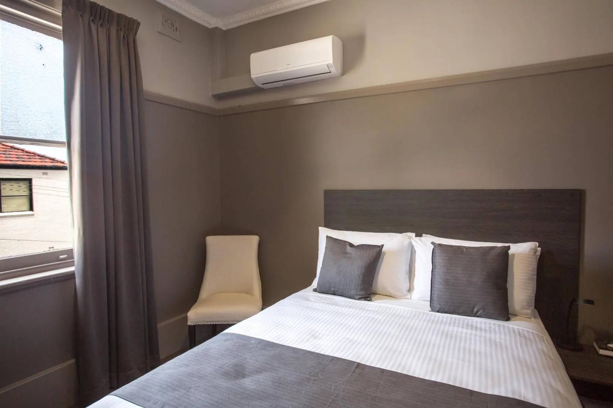 Bed in Nags Head Hotel