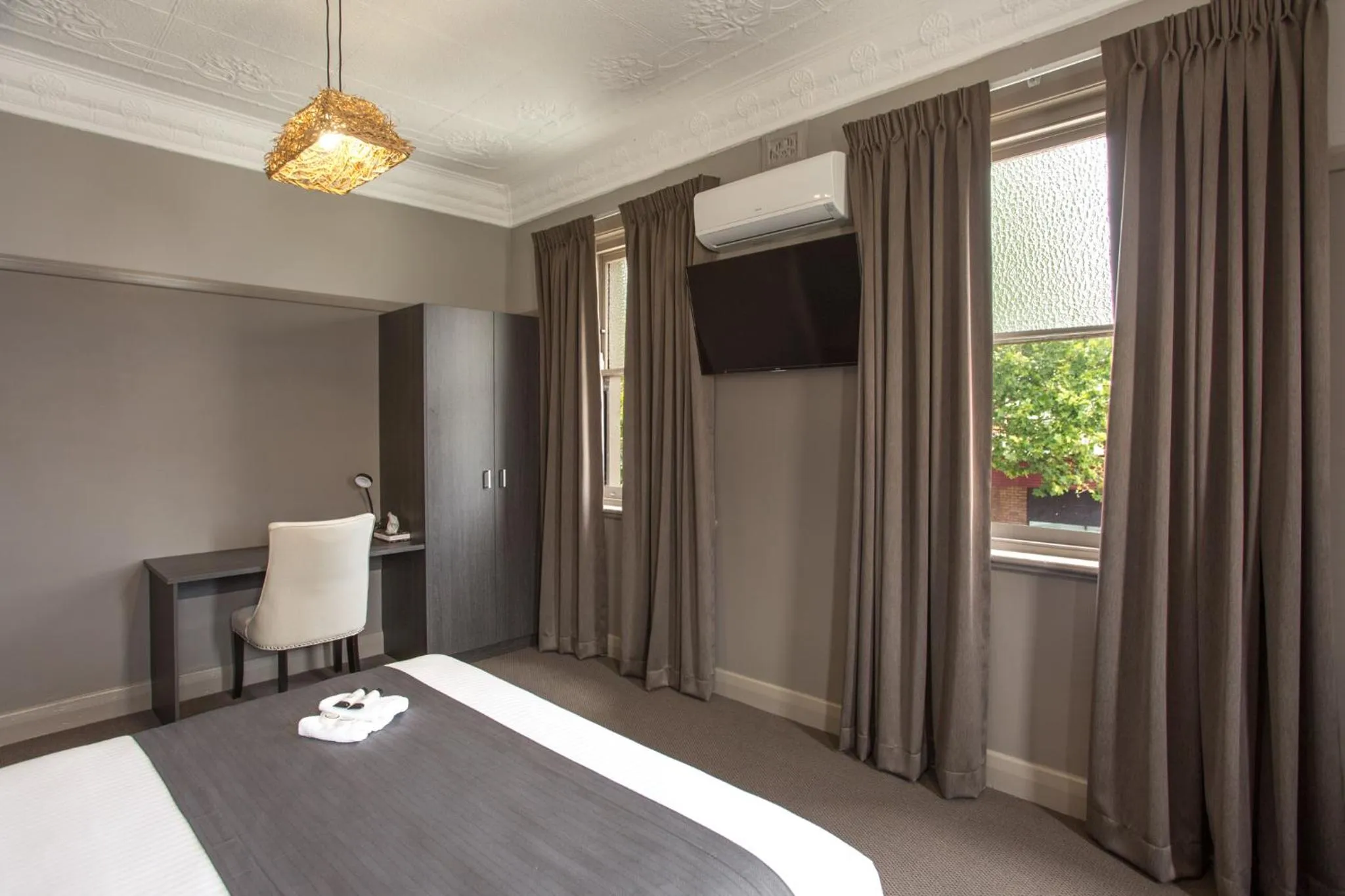 Bed in Nags Head Hotel