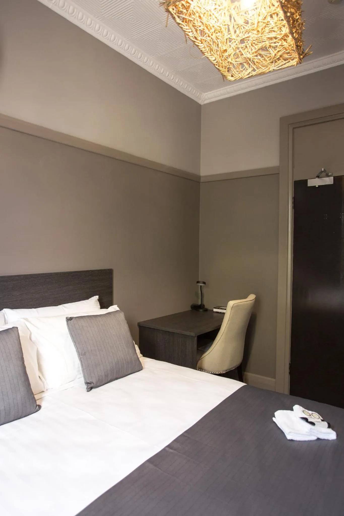 Bed in Nags Head Hotel