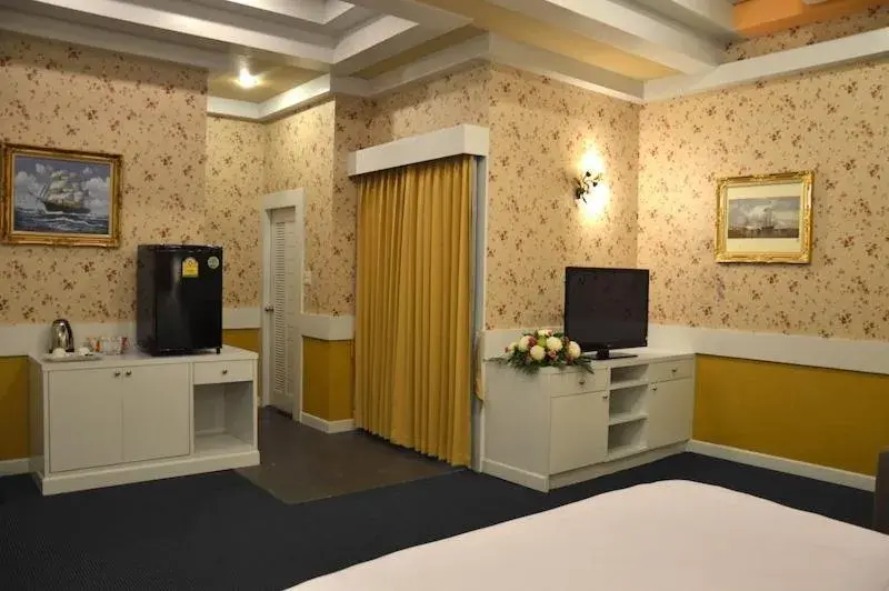 Bed in Raya Grand Hotel Bed in Raya Grand Hotel