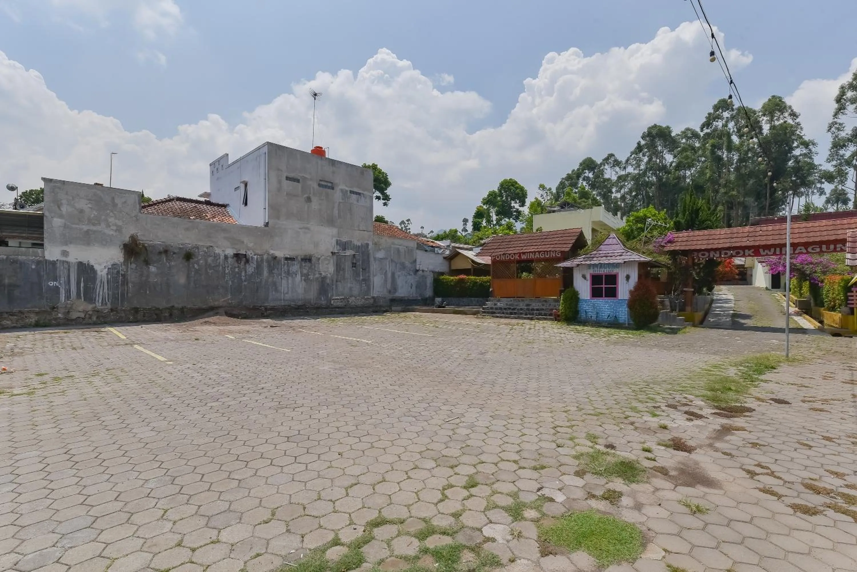 Property building in RedDoorz At Pondok Winagung Ciwidey