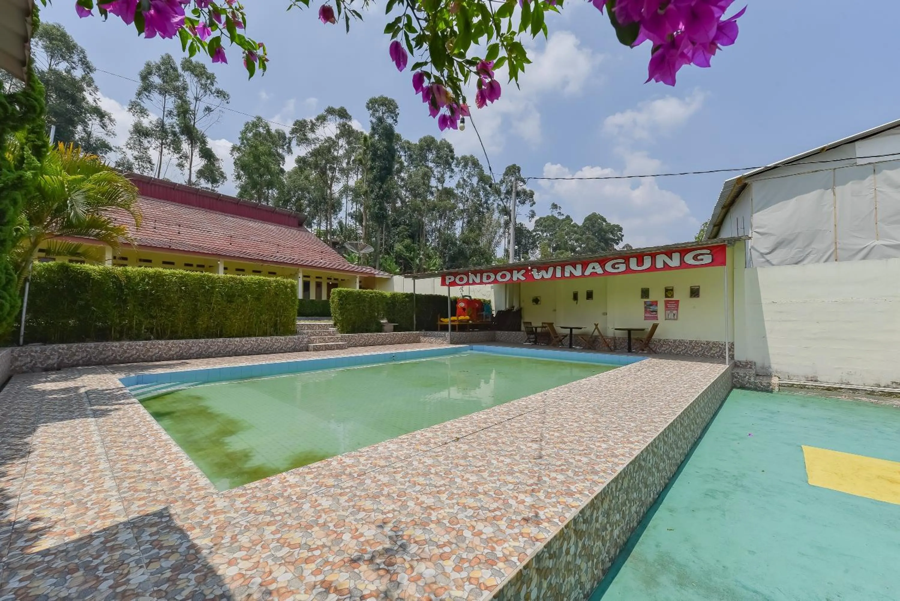 Swimming pool in RedDoorz At Pondok Winagung Ciwidey