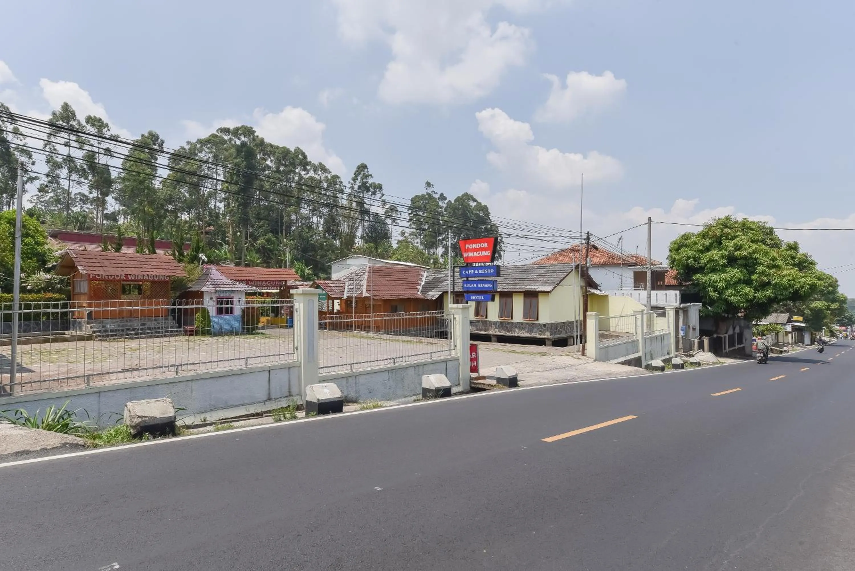 Property building in RedDoorz At Pondok Winagung Ciwidey