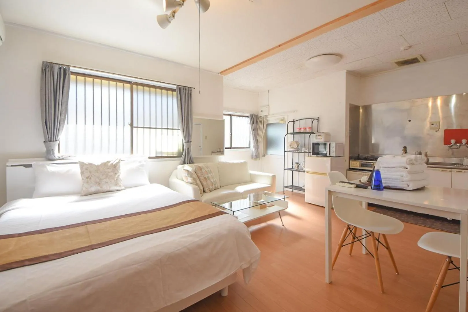 Photo of the whole room, Bed in Comfy Stay MR1 & MR2