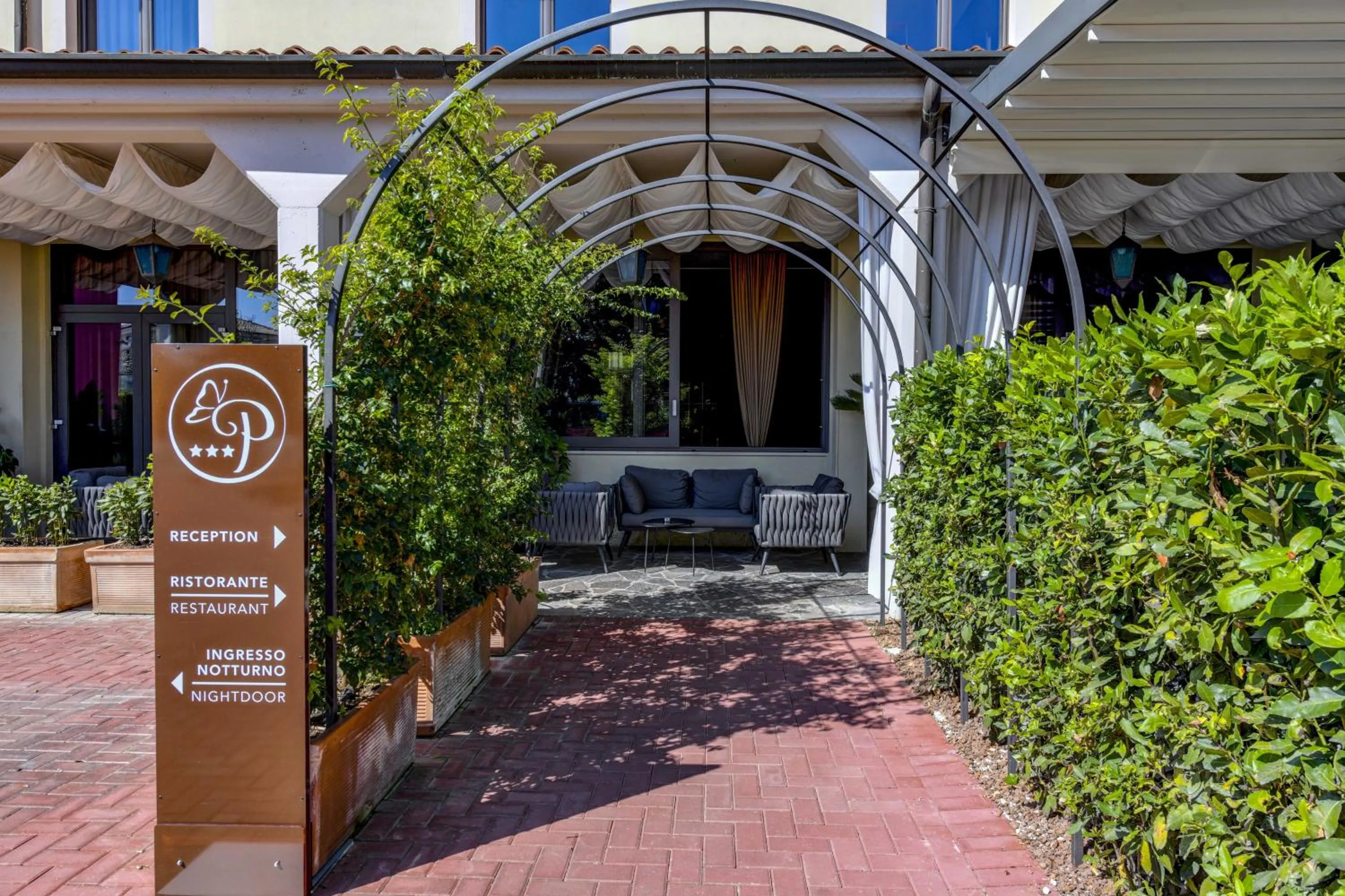 Facade/entrance in Albergo Locanda Primavera