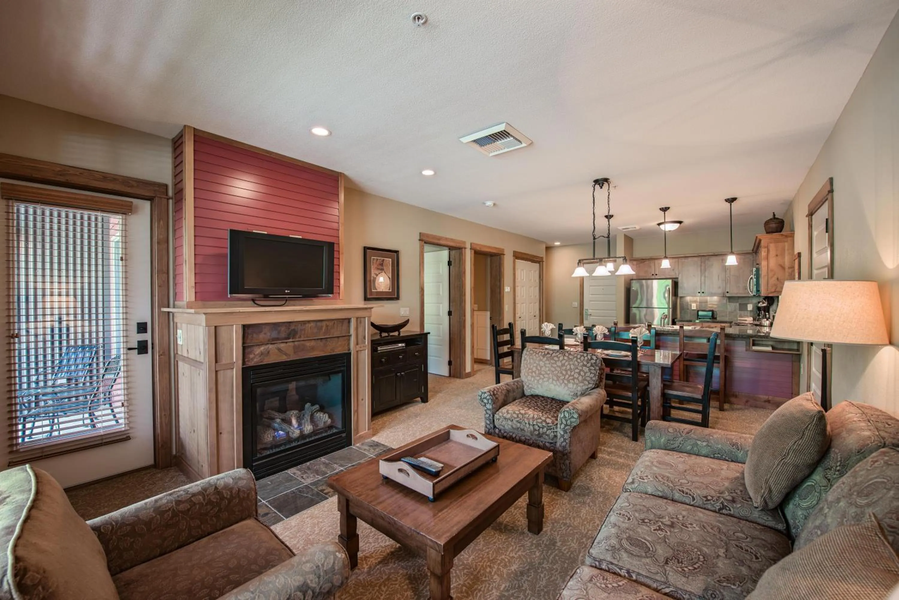 Living room in Silver Mountain Lodging