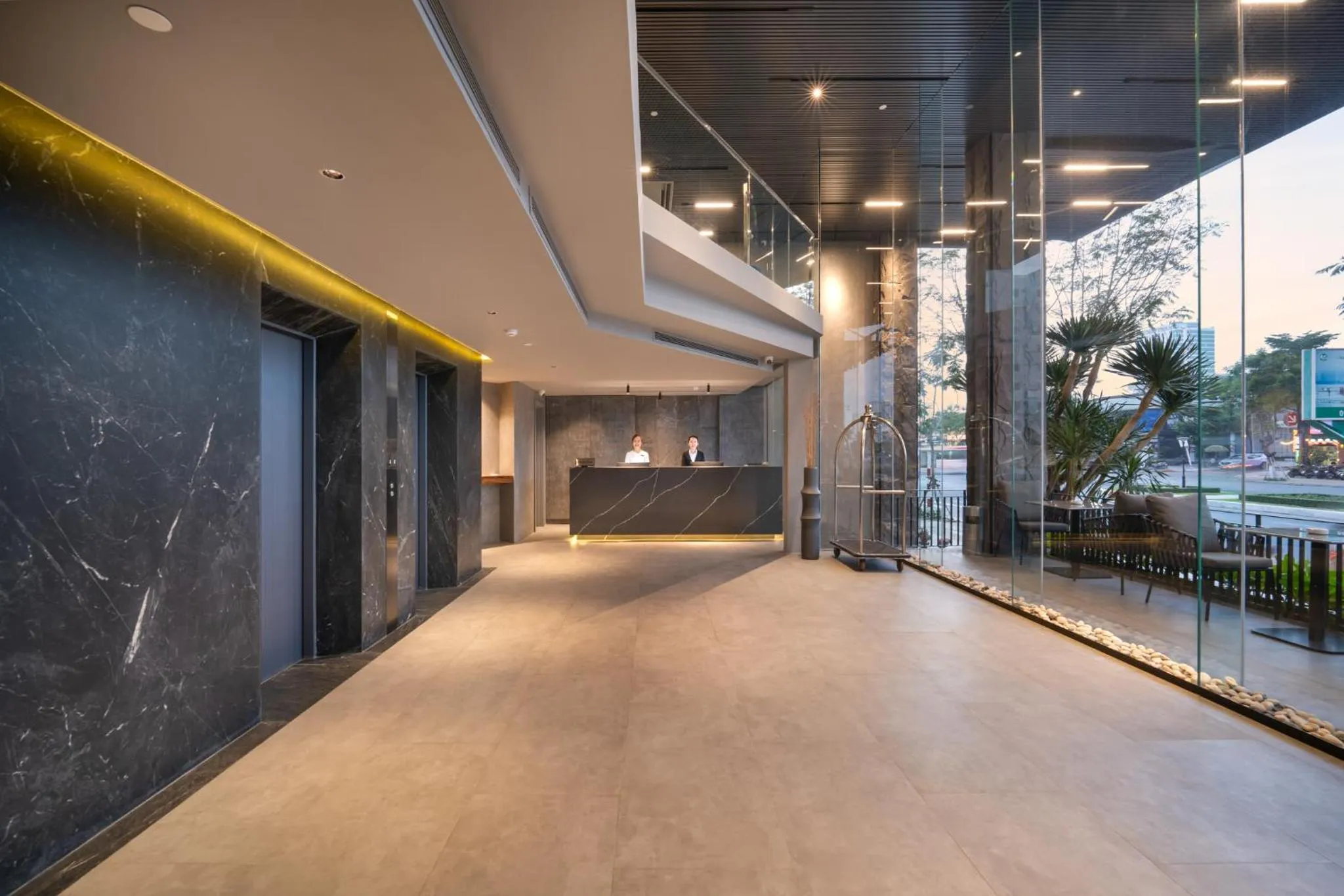 Lobby or reception in San Marino Boutique Danang - 10 mins to Dragon Bridge & 15 mins to My Khe Beach