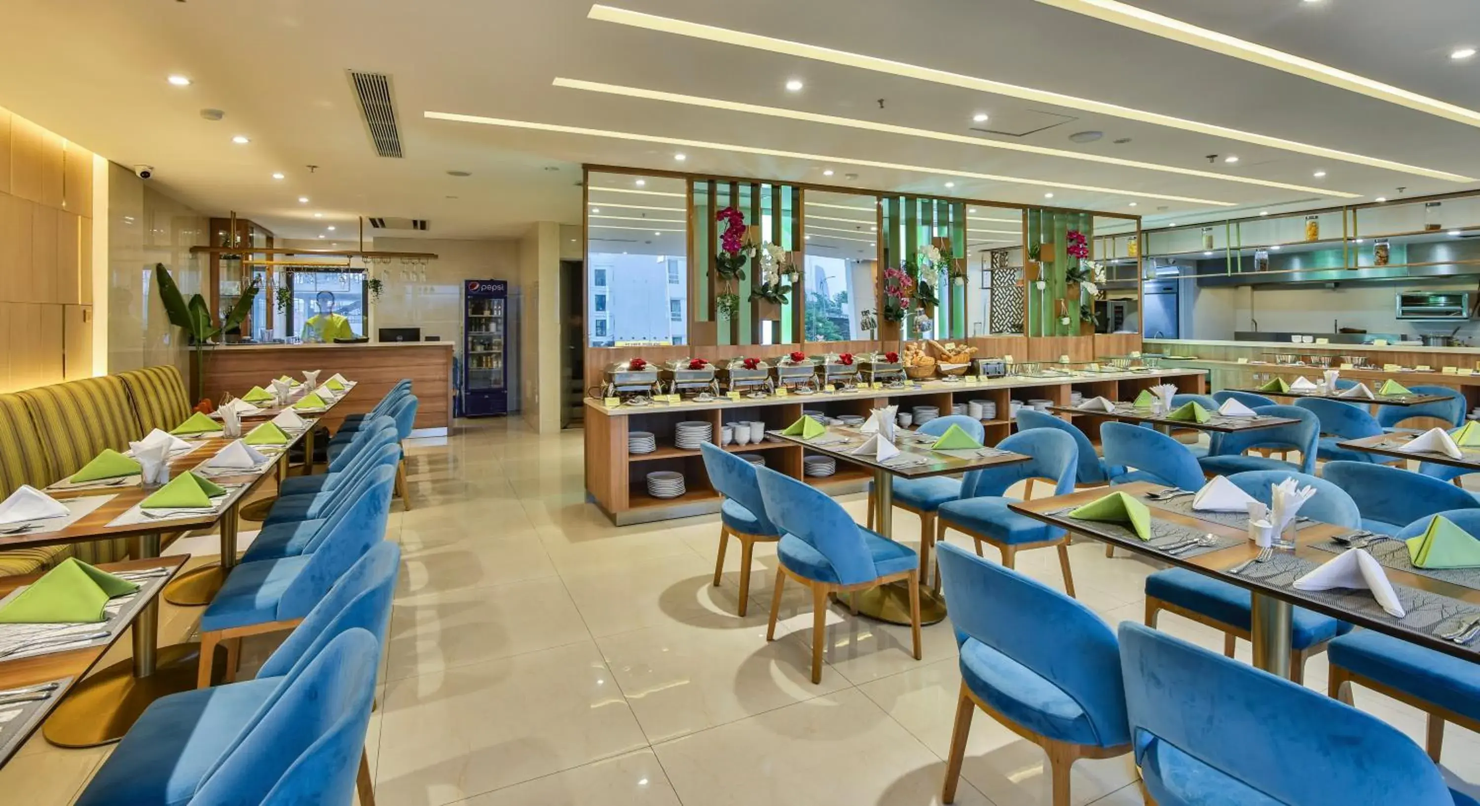 Restaurant/places to eat in San Marino Boutique Danang - 10 mins to Dragon Bridge & 15 mins to My Khe Beach Restaurant/places to eat in San Marino Boutique Danang - 10 mins to Dragon Bridge & 15 mins to My Khe Beach