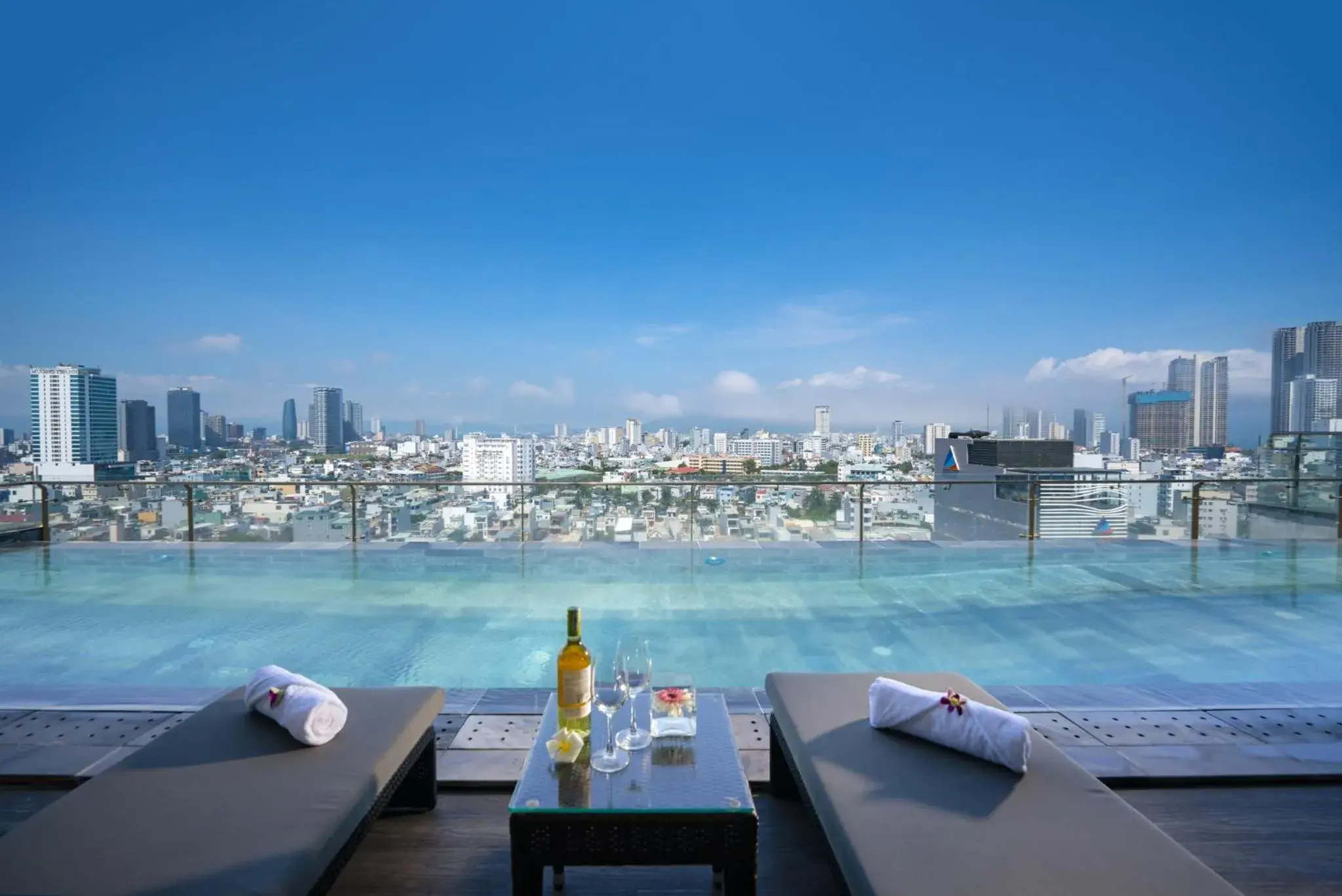 Superior Twin Room with City View in San Marino Boutique Danang - 10 mins to Dragon Bridge, 15 mins to My Khe Beach Superior Twin Room with City View in San Marino Boutique Danang - 10 mins to Dragon Bridge, 15 mins to My Khe Beach