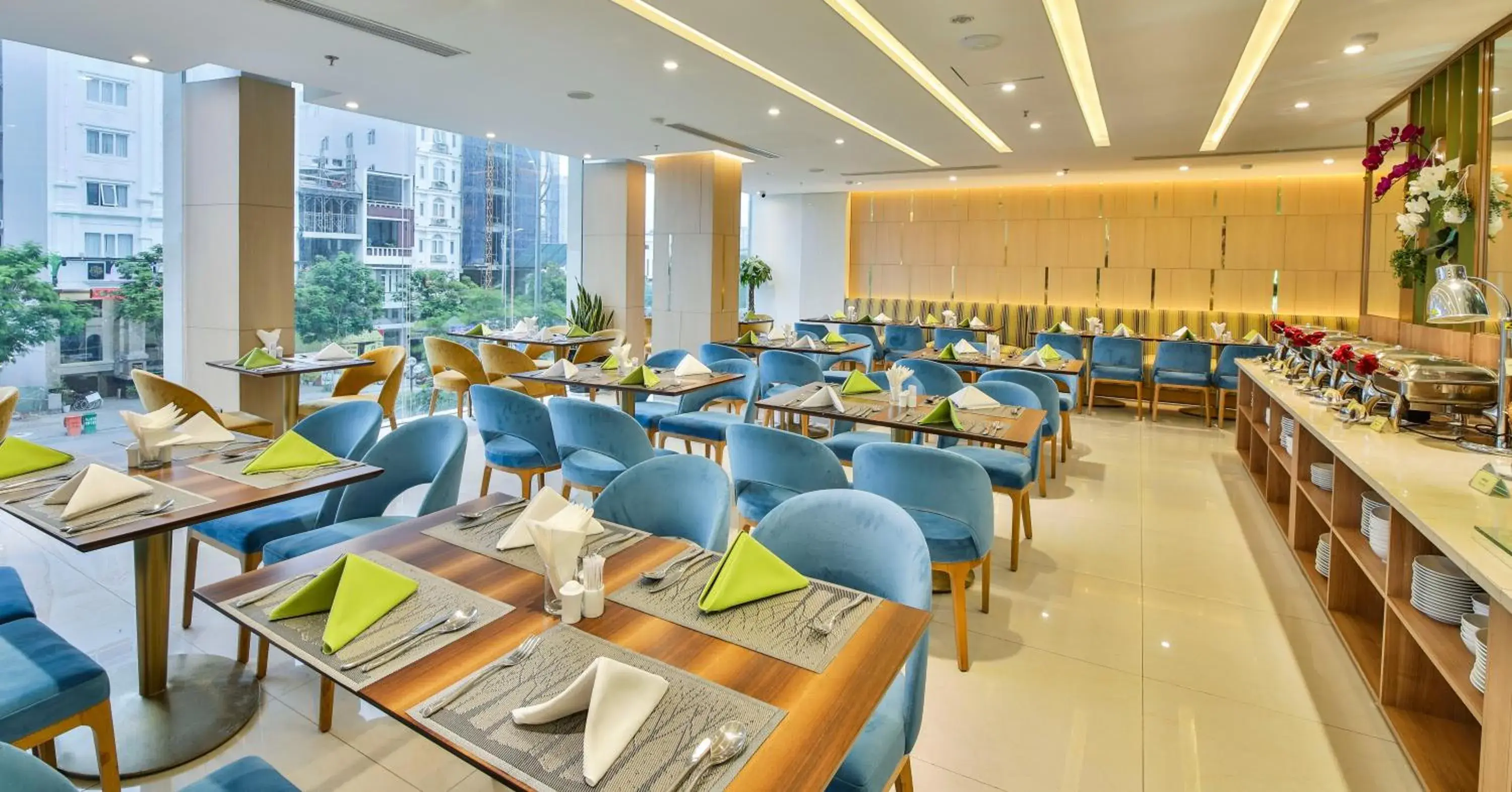 Restaurant/places to eat in San Marino Boutique Danang - 10 mins to Dragon Bridge & 15 mins to My Khe Beach Restaurant/places to eat in San Marino Boutique Danang - 10 mins to Dragon Bridge & 15 mins to My Khe Beach