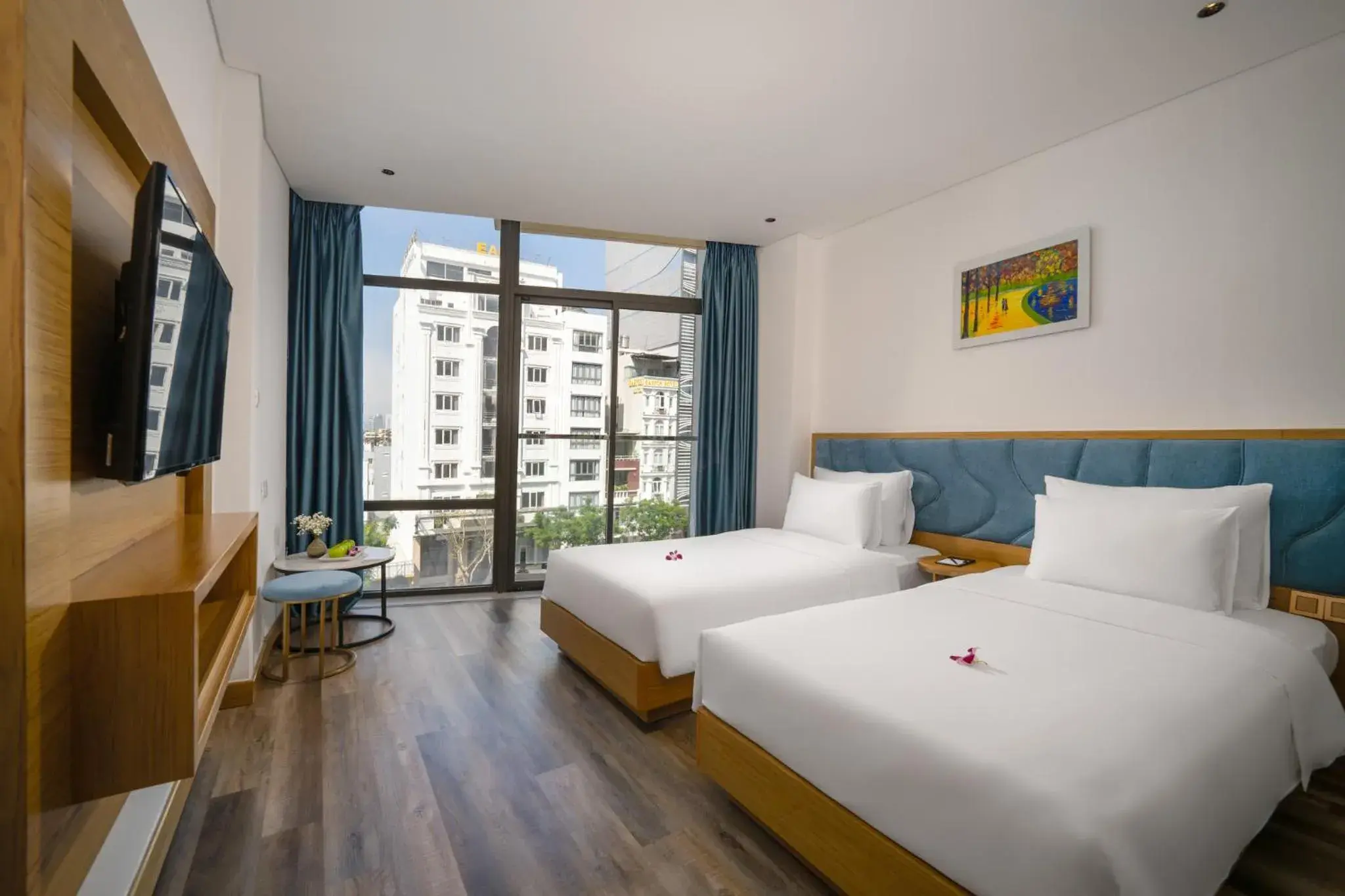 Deluxe Twin Room with Balcony with City View in San Marino Boutique Danang - 10 mins to Dragon Bridge, 15 mins to My Khe Beach Deluxe Twin Room with Balcony with City View in San Marino Boutique Danang - 10 mins to Dragon Bridge, 15 mins to My Khe Beach