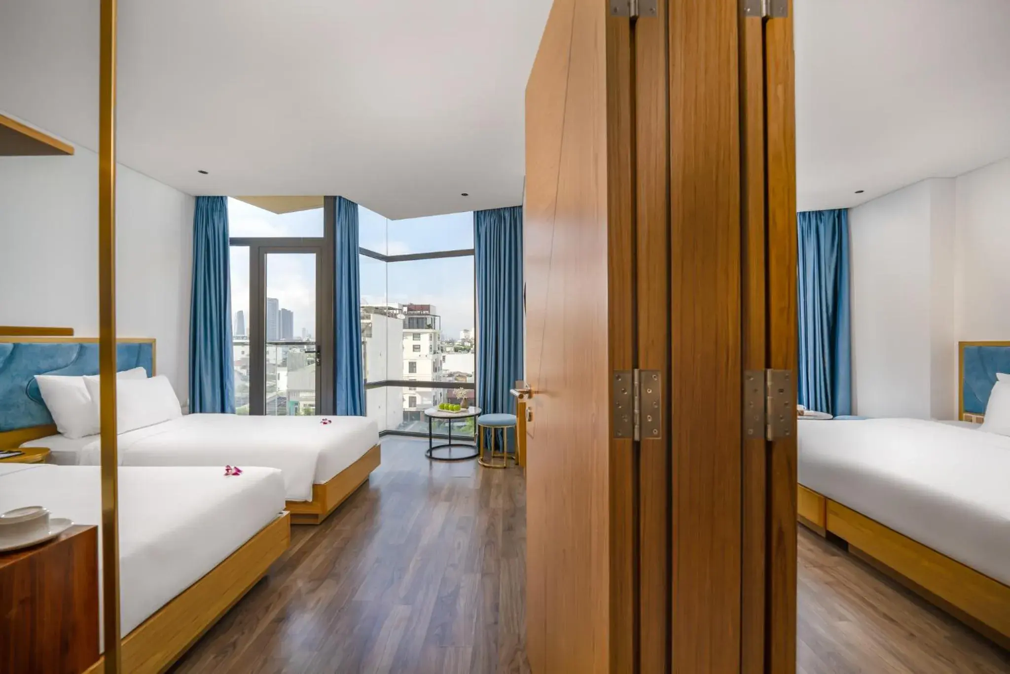 Family Room with Balcony in San Marino Boutique Danang - 10 mins to Dragon Bridge, 15 mins to My Khe Beach Family Room with Balcony in San Marino Boutique Danang - 10 mins to Dragon Bridge, 15 mins to My Khe Beach