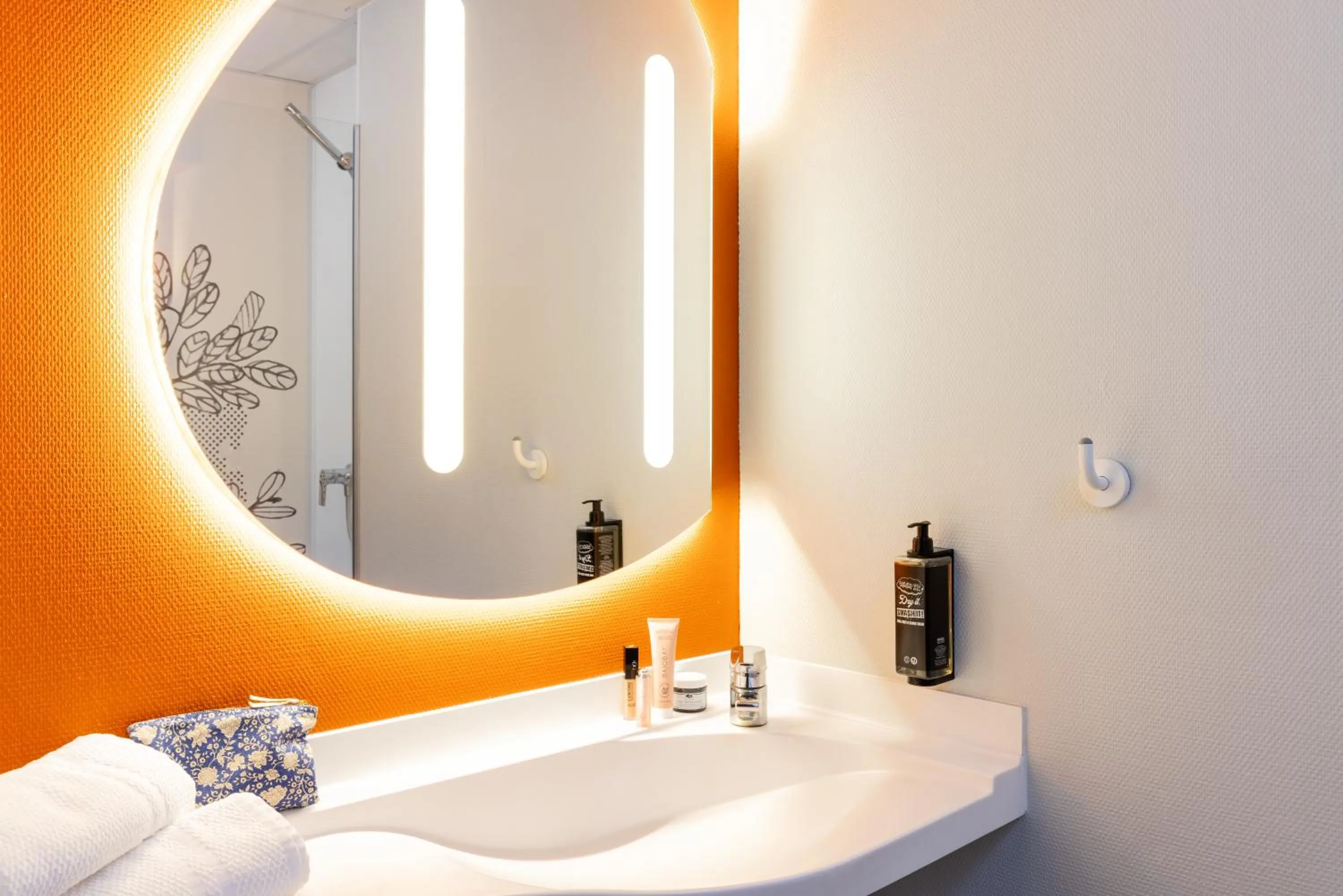 Bathroom in ibis budget Carcassonne La Cité