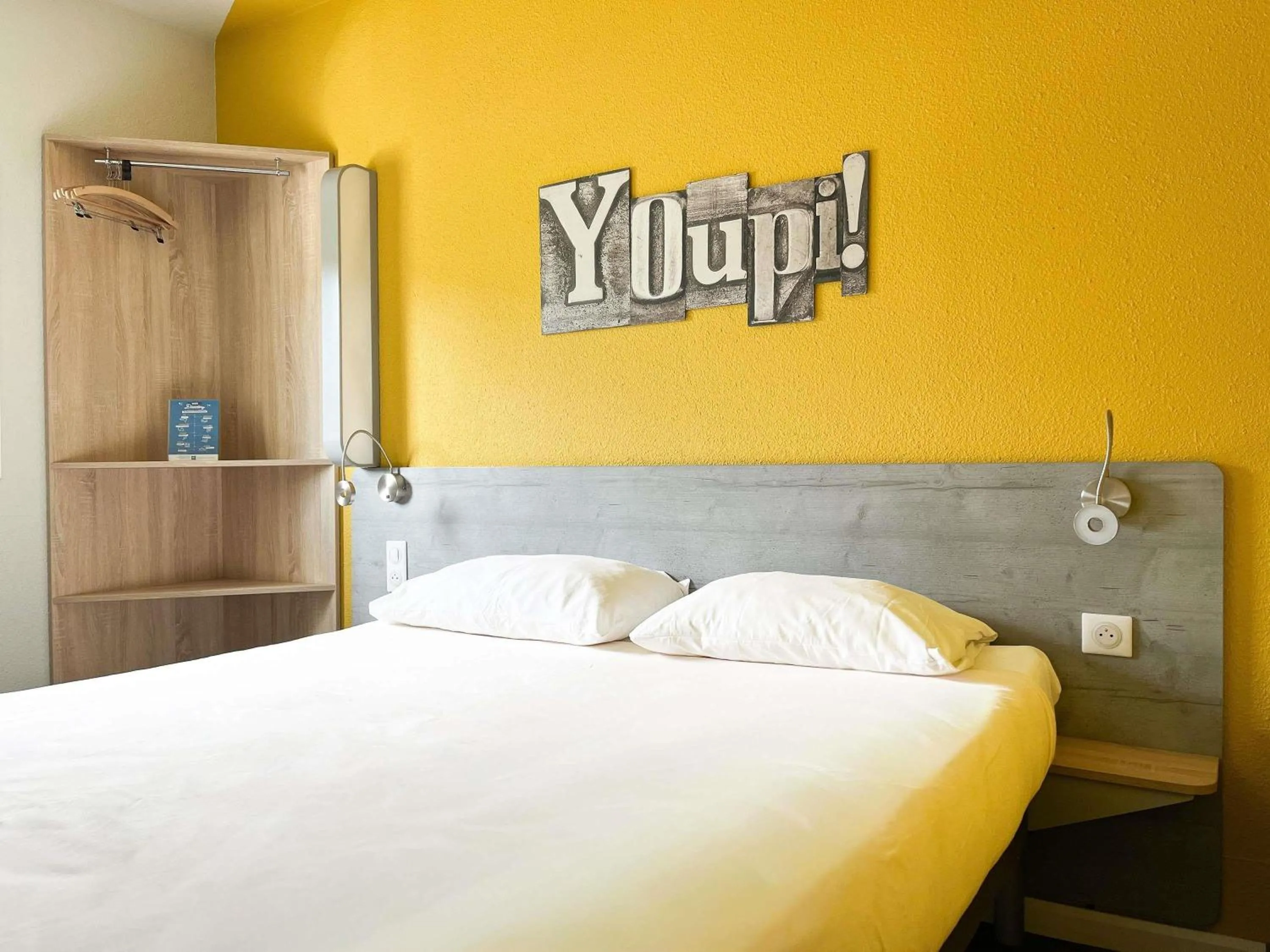 Bedroom, Bed in ibis budget Carcassonne La Cité