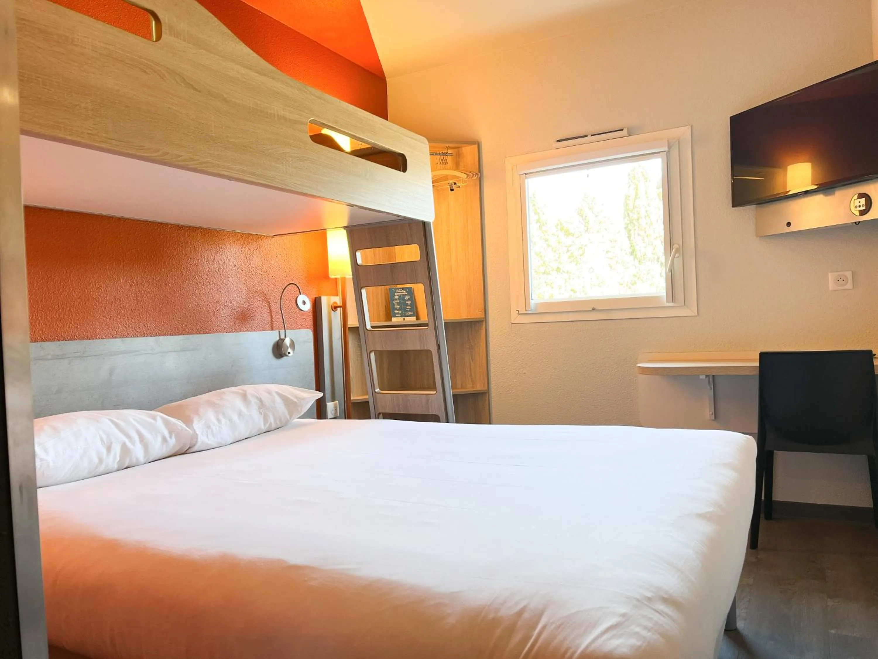 Bed in ibis budget Carcassonne La Cité