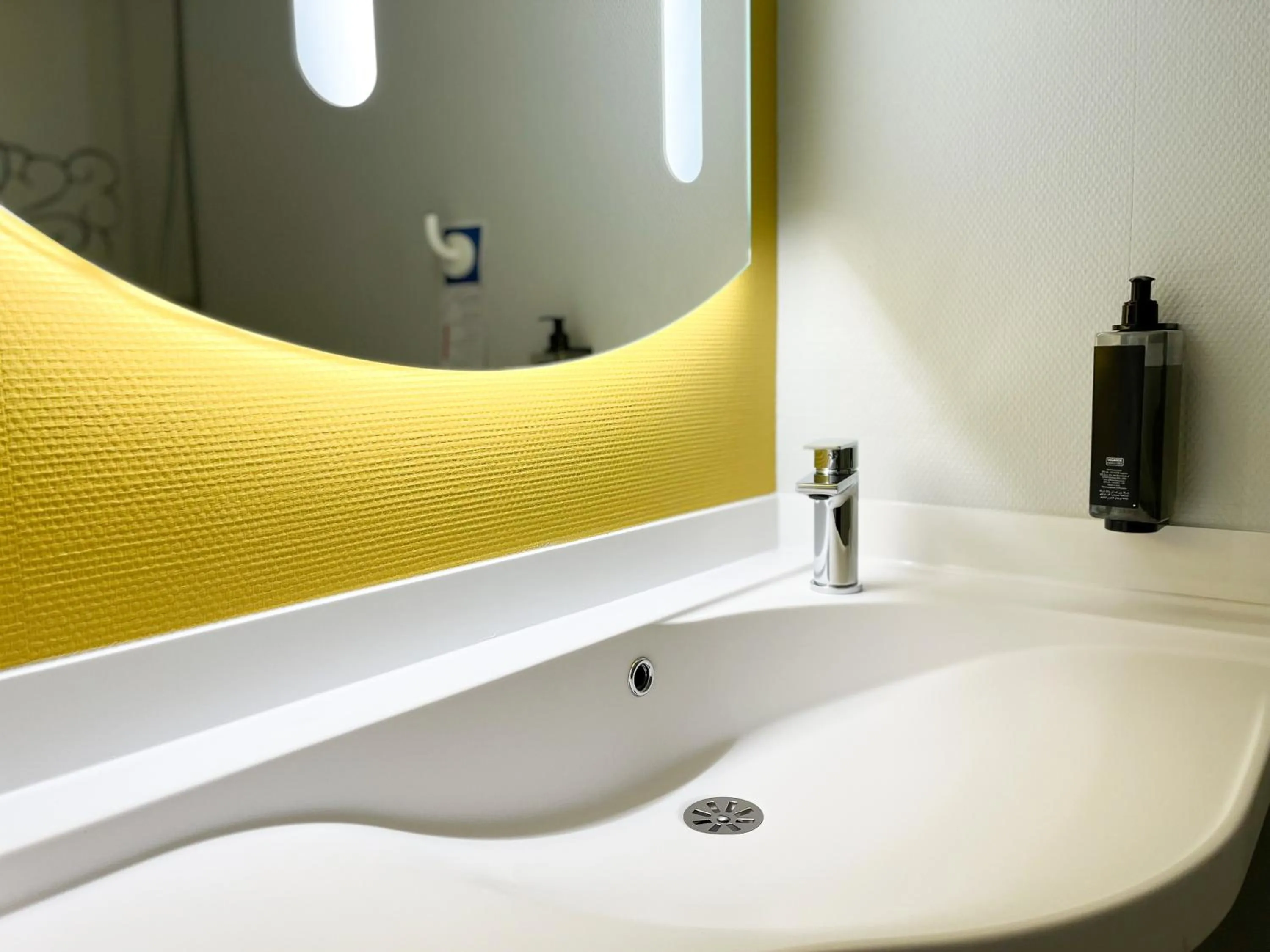 Bathroom in ibis budget Carcassonne La Cité