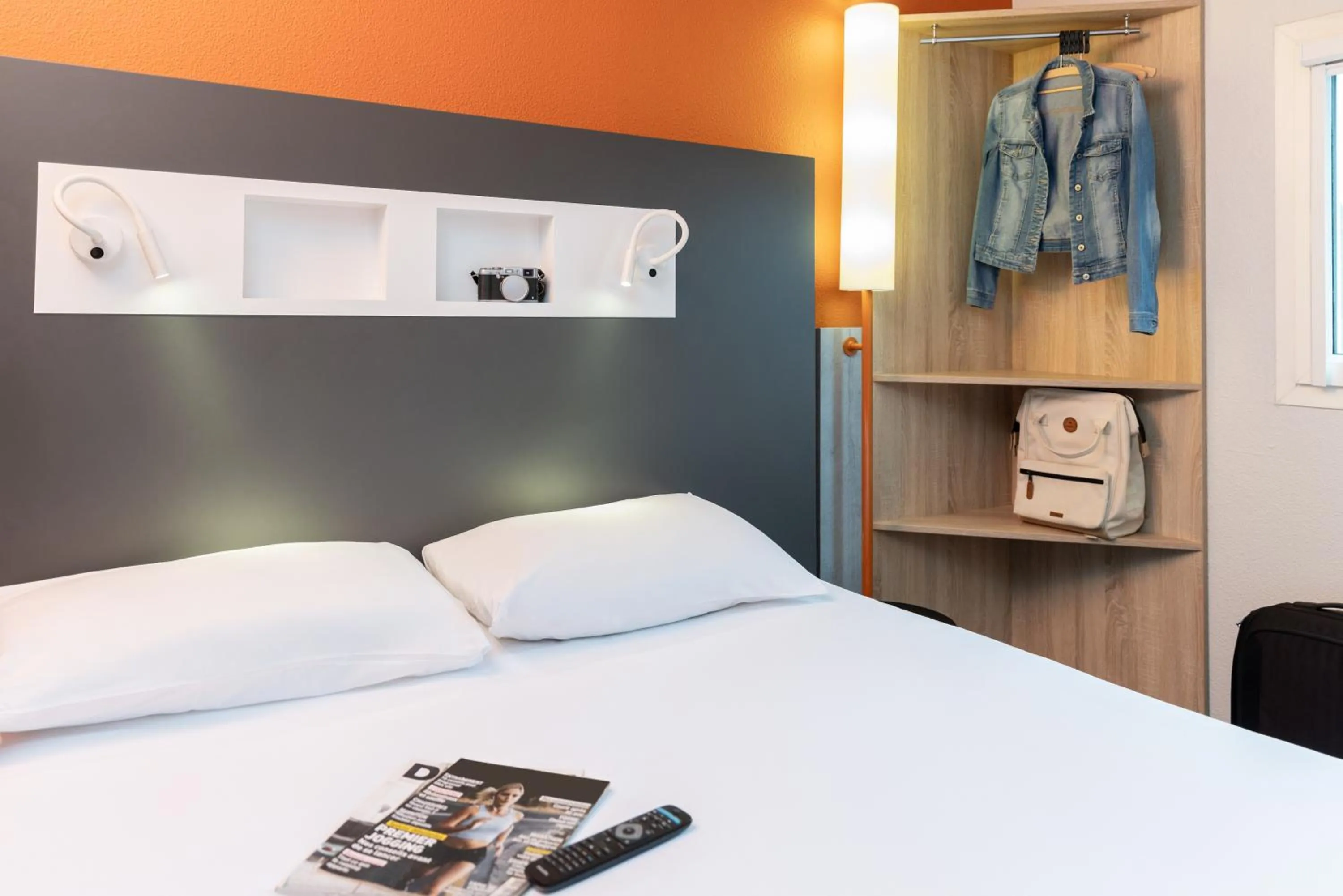 Bedroom, Bed in ibis budget Carcassonne La Cité