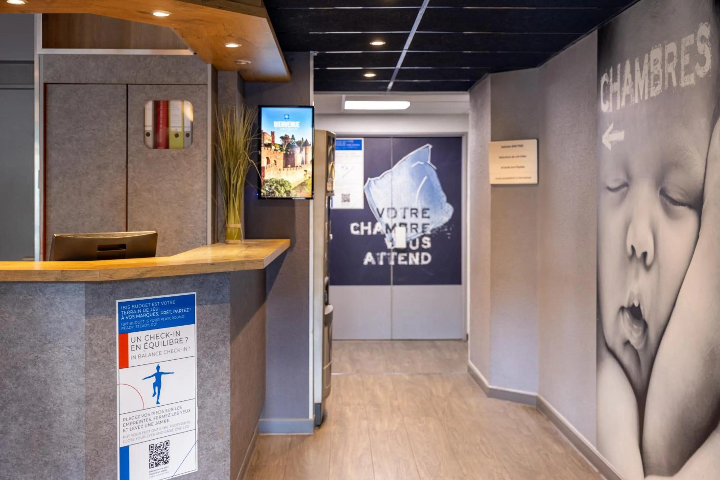 Lobby or reception in ibis budget Carcassonne La Cité