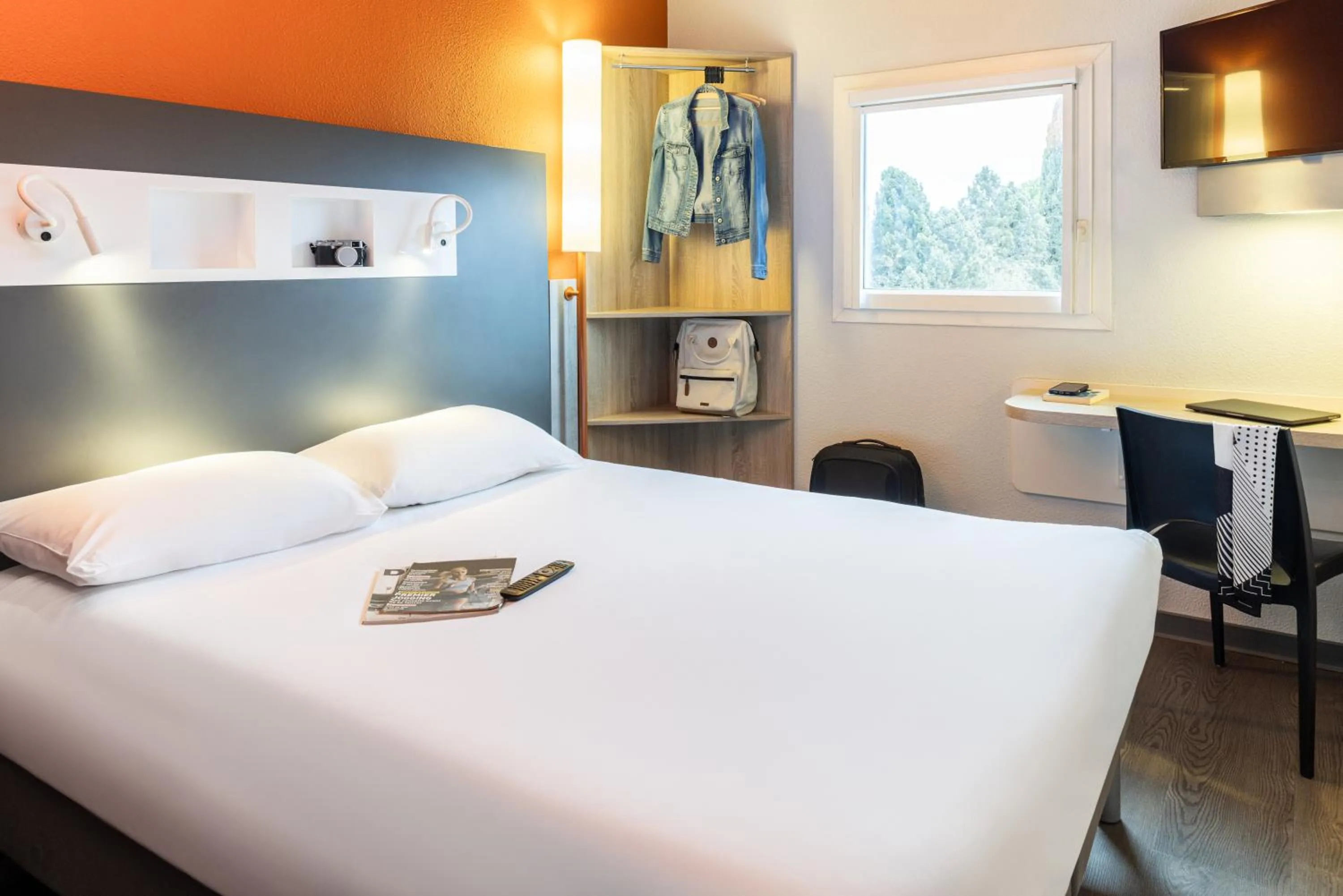 Photo of the whole room, Bed in ibis budget Carcassonne La Cité