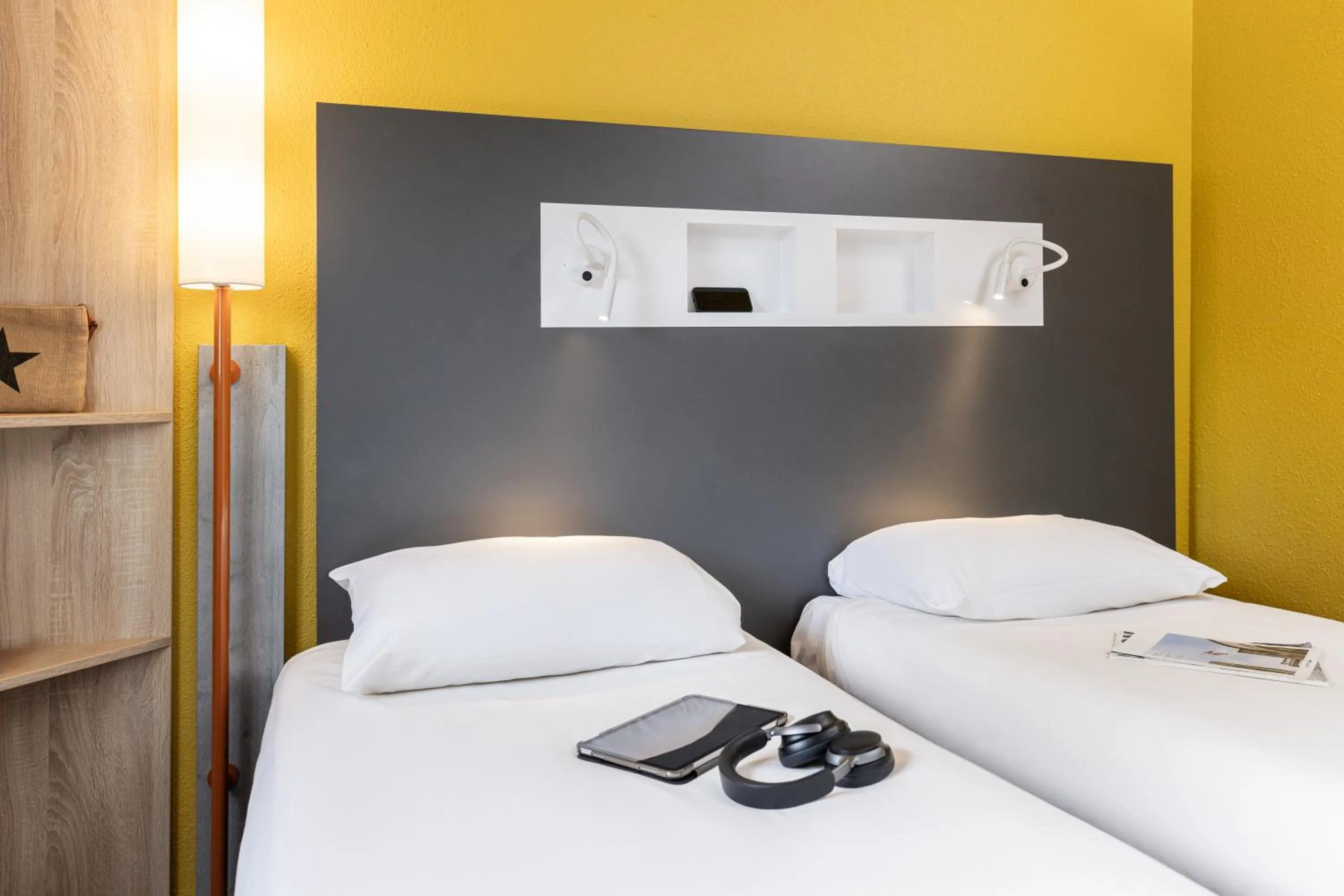 Bedroom, Bed in ibis budget Carcassonne La Cité