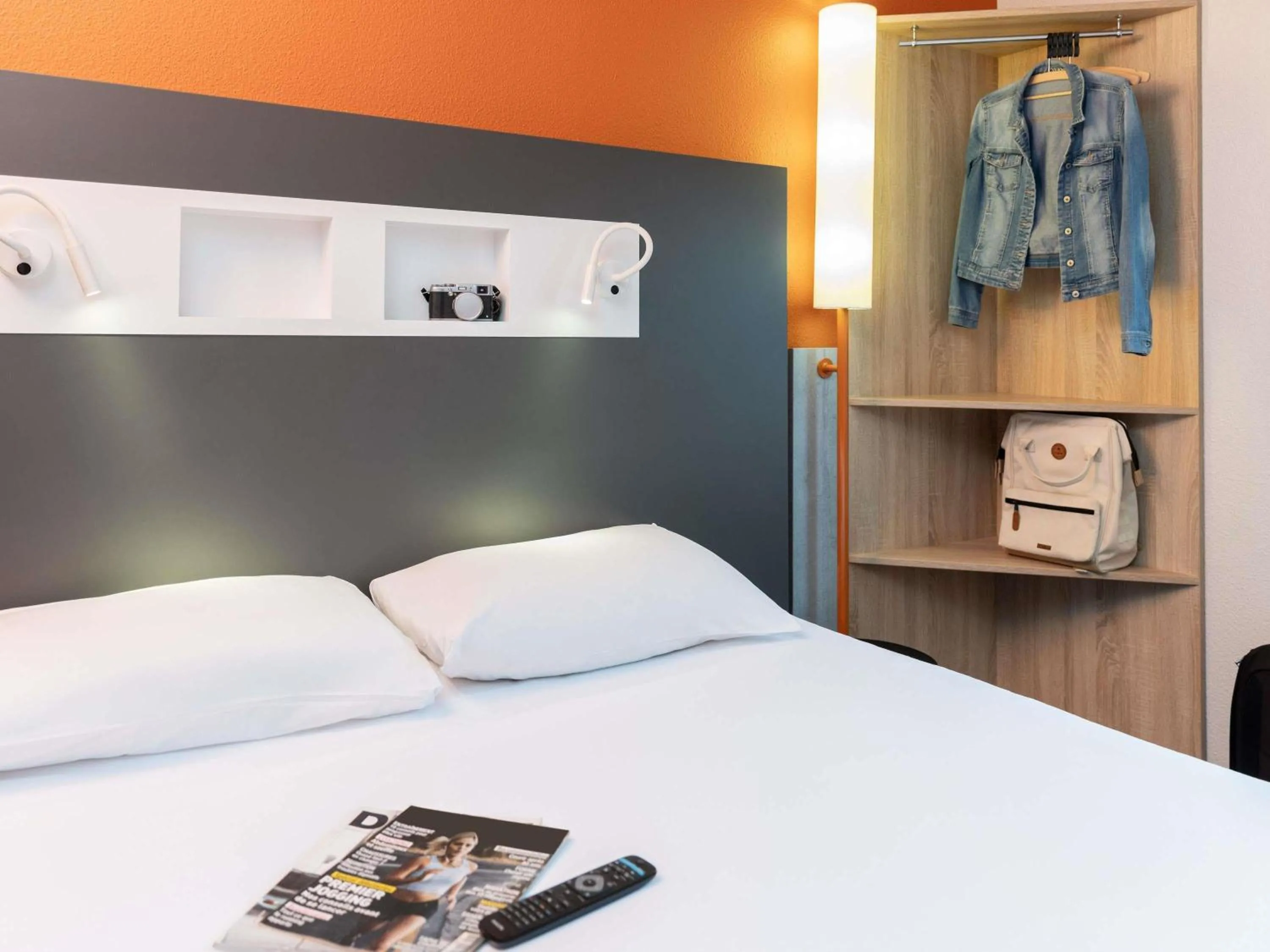 Bedroom, Bed in ibis budget Carcassonne La Cité