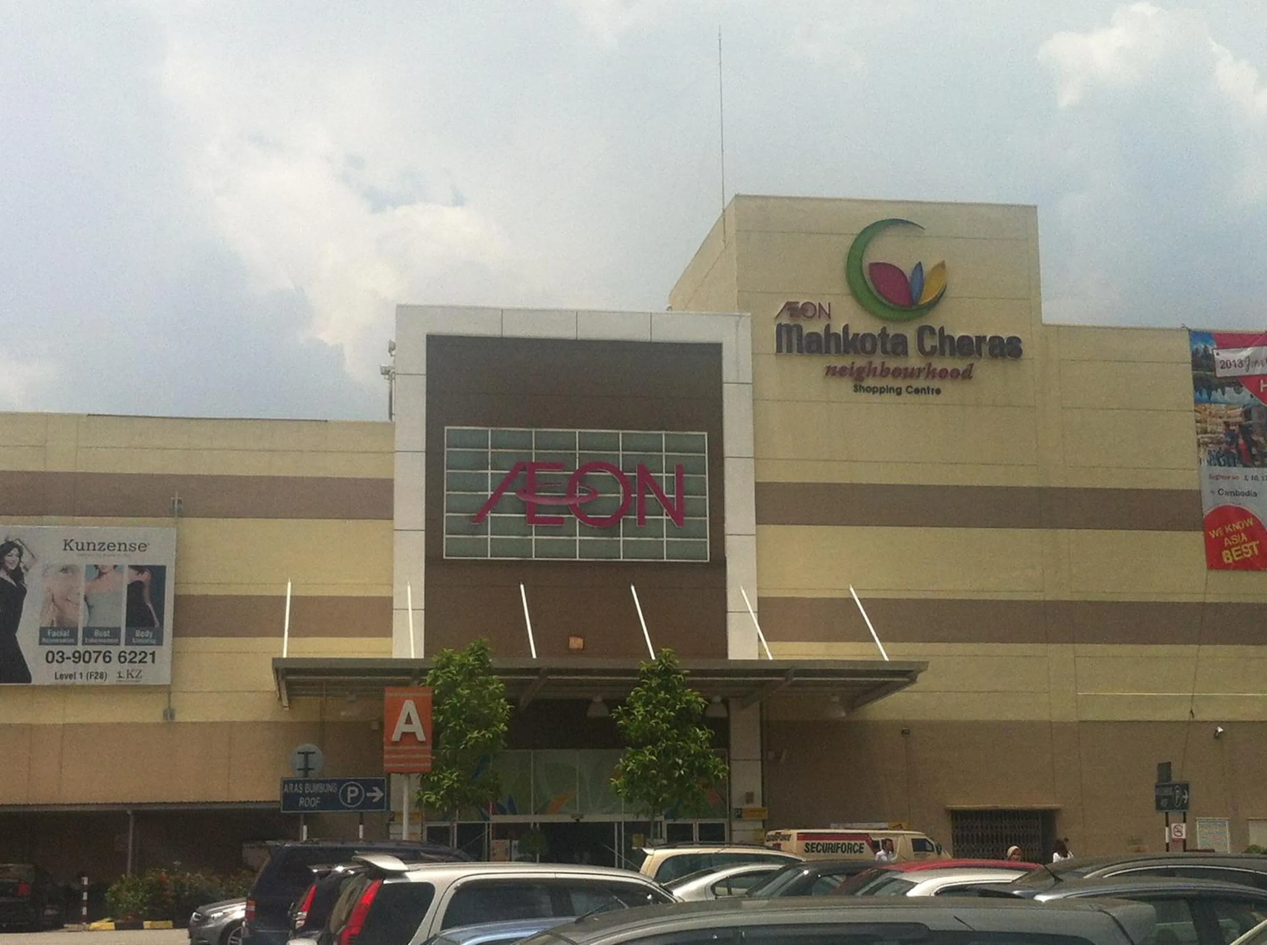 Supermarket/grocery shop in Mahkota Cheras Sweet Condo 1-14 pax near MRT to KL