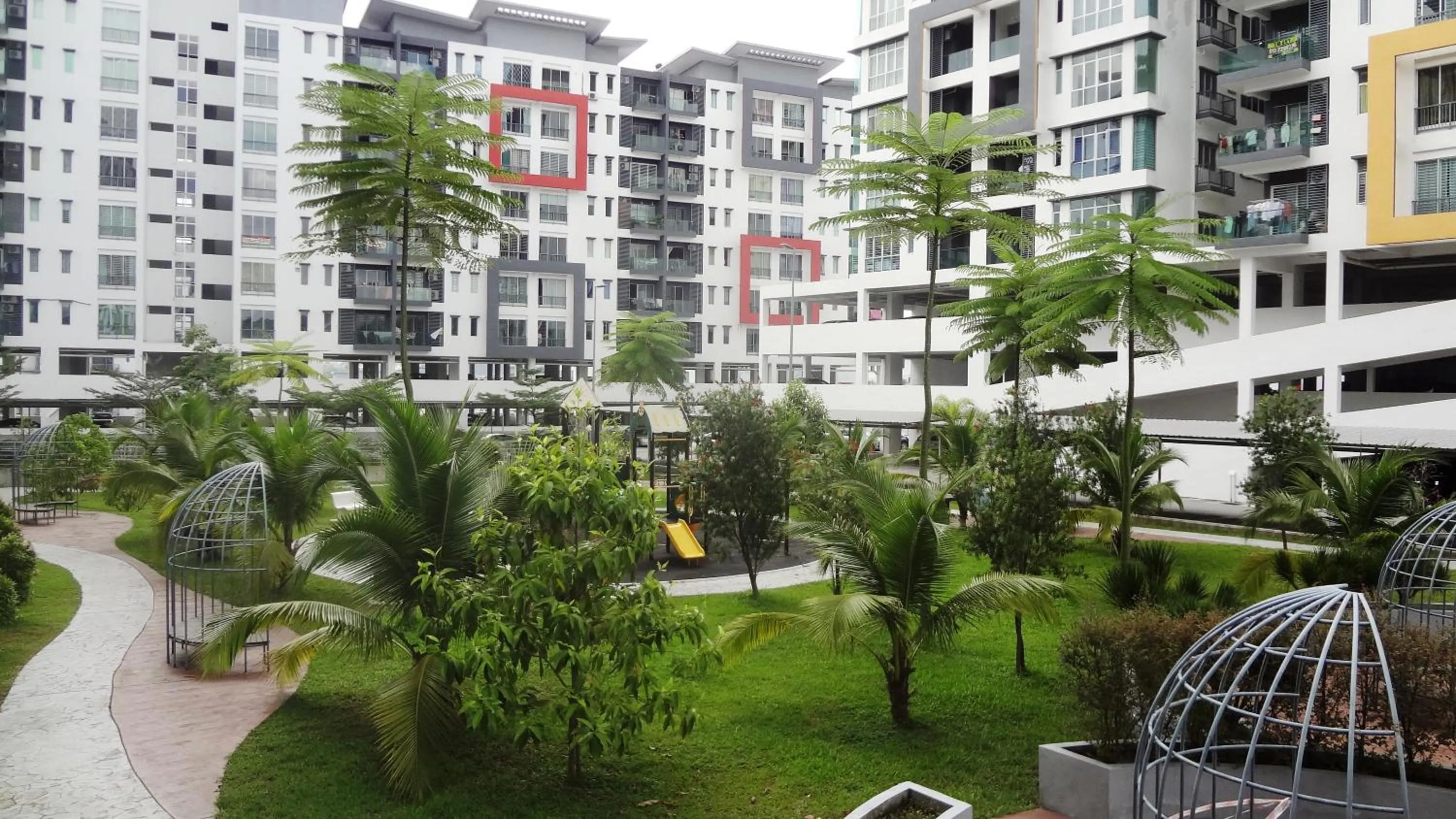 Garden in Mahkota Cheras Sweet Condo 1-14 pax near MRT to KL