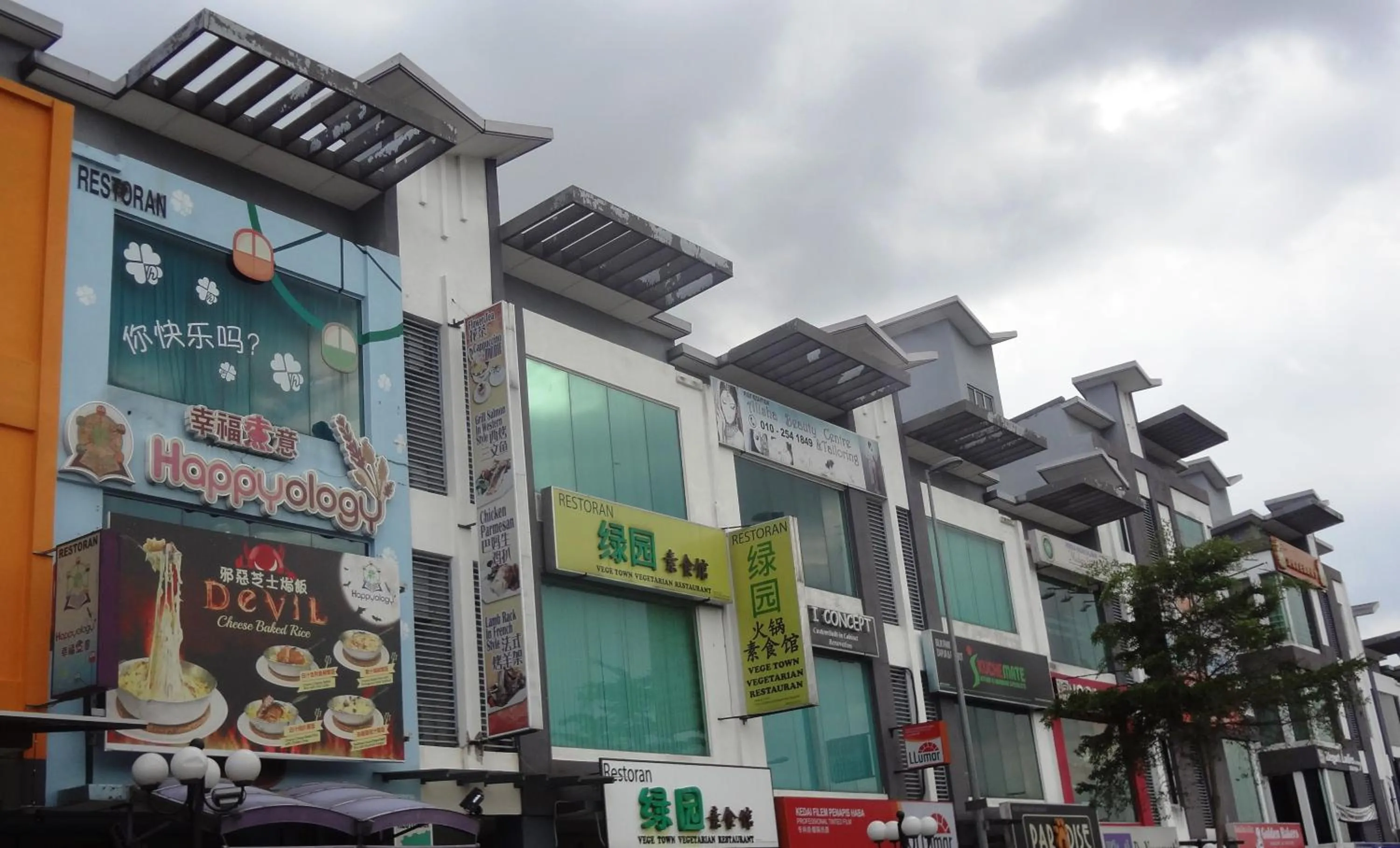 Restaurant/places to eat in Mahkota Cheras Sweet Condo 1-14 pax near MRT to KL
