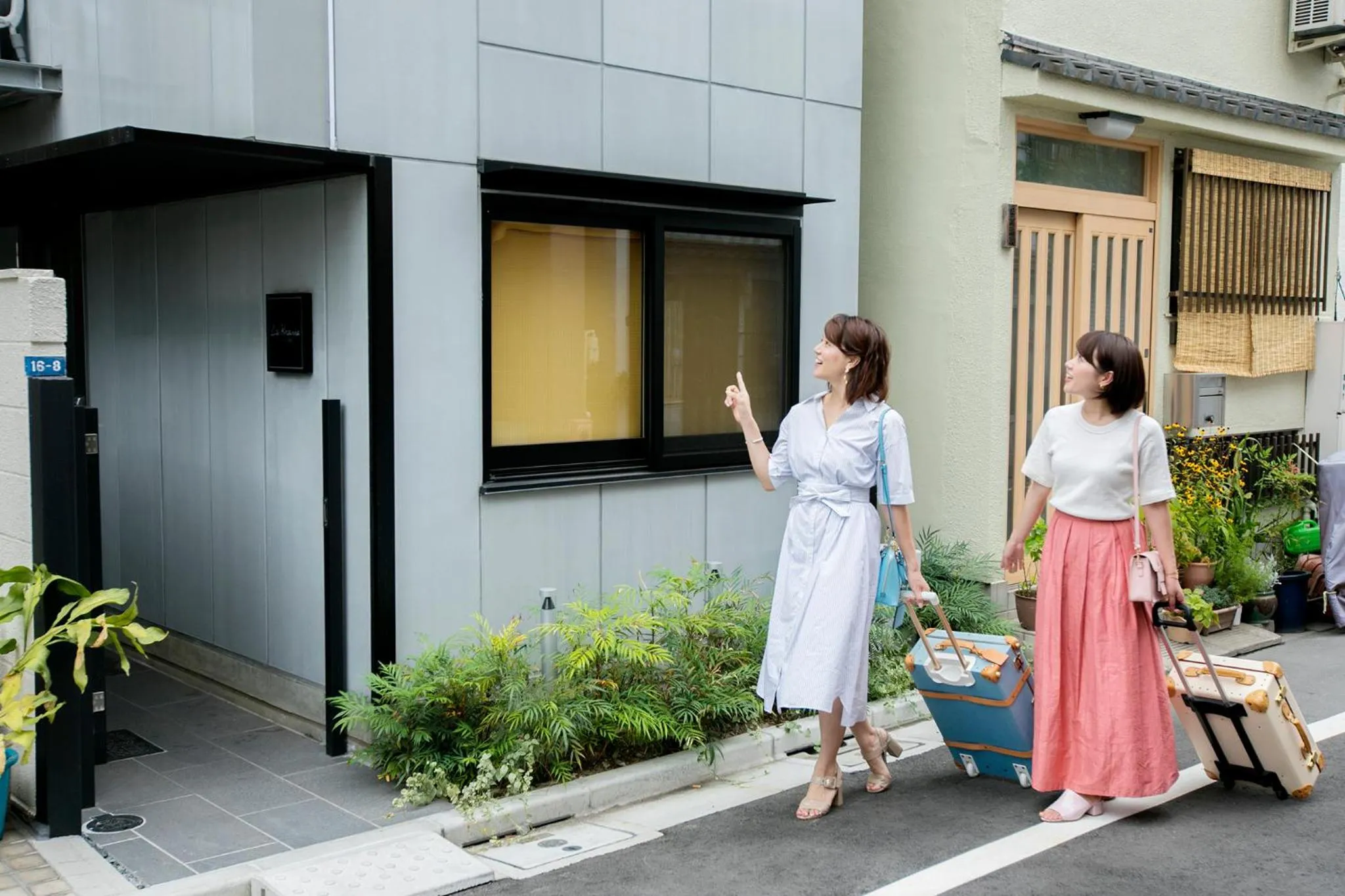 Facade/entrance in La Krasse Sumida