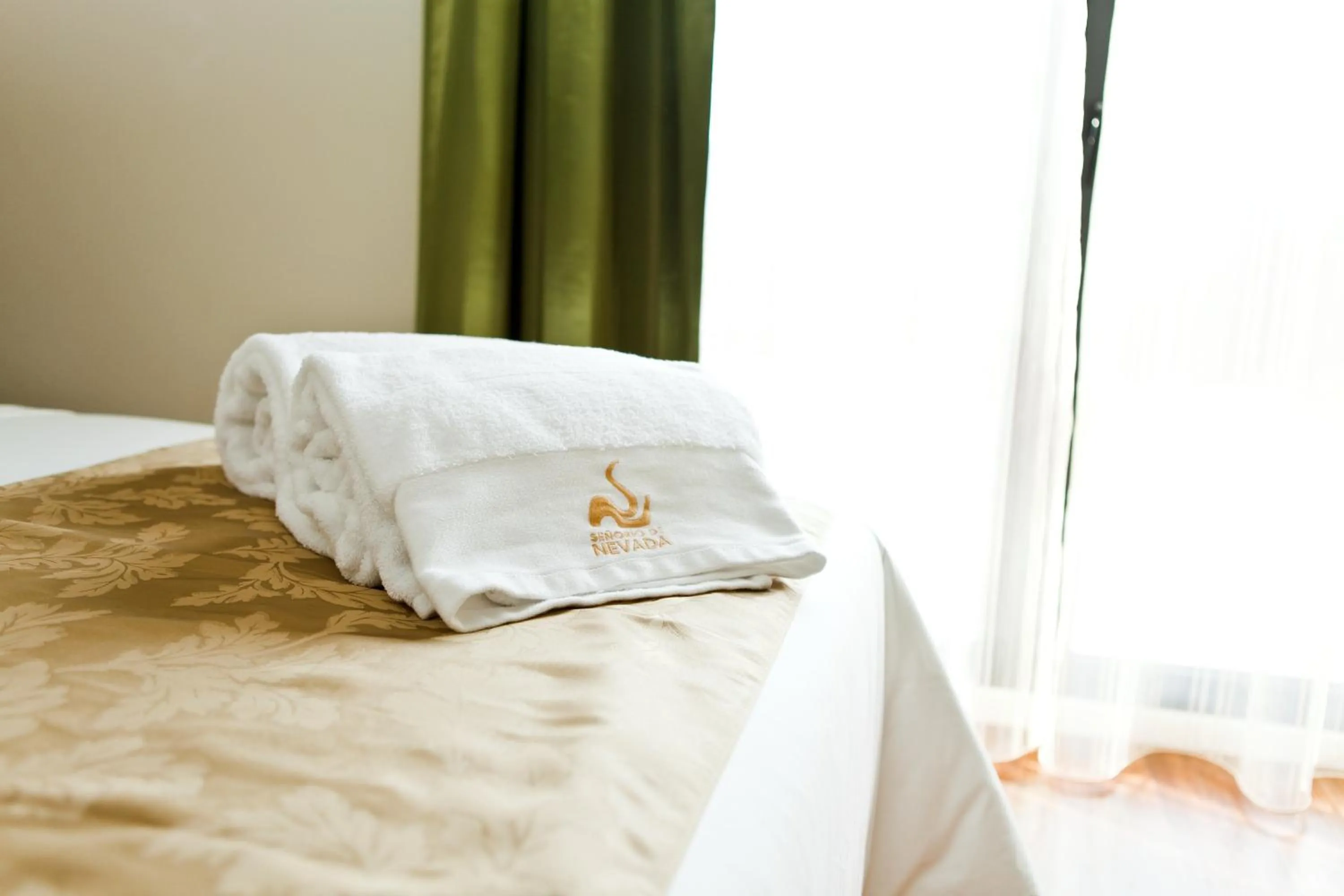 Bedroom, Bed in Hotel & Winery Señorío de Nevada