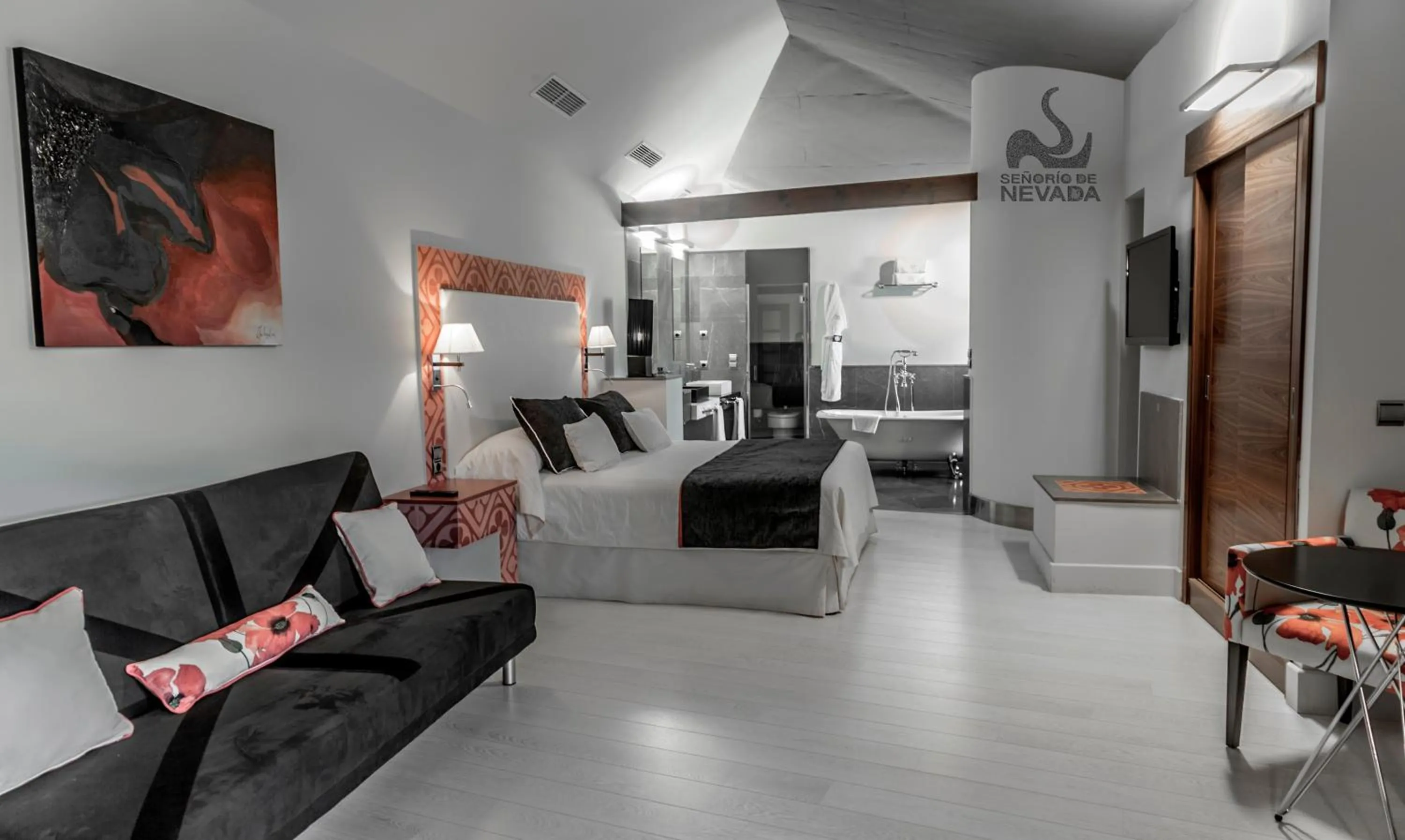 Photo of the whole room in Hotel & Winery Señorío de Nevada