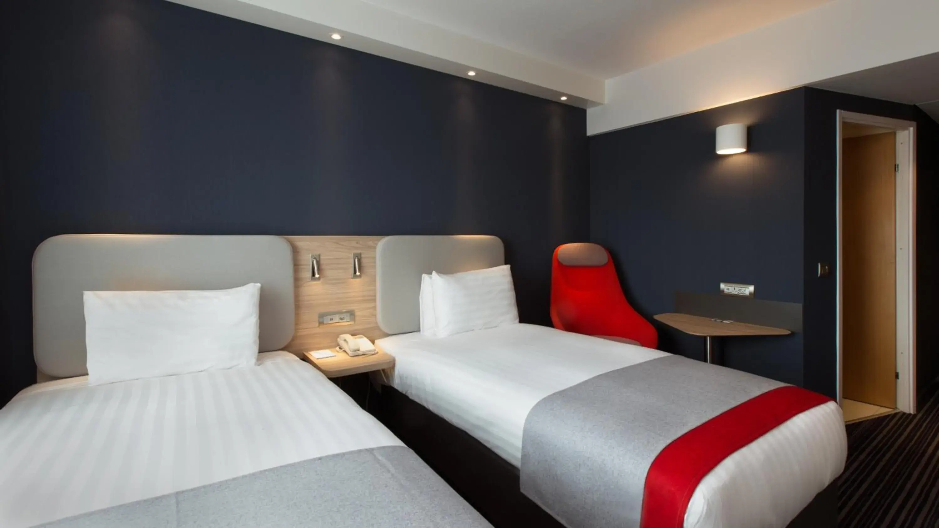 Property building, Bed in Holiday Inn Express Geneva Airport by IHG Property building, Bed in Holiday Inn Express Geneva Airport by IHG