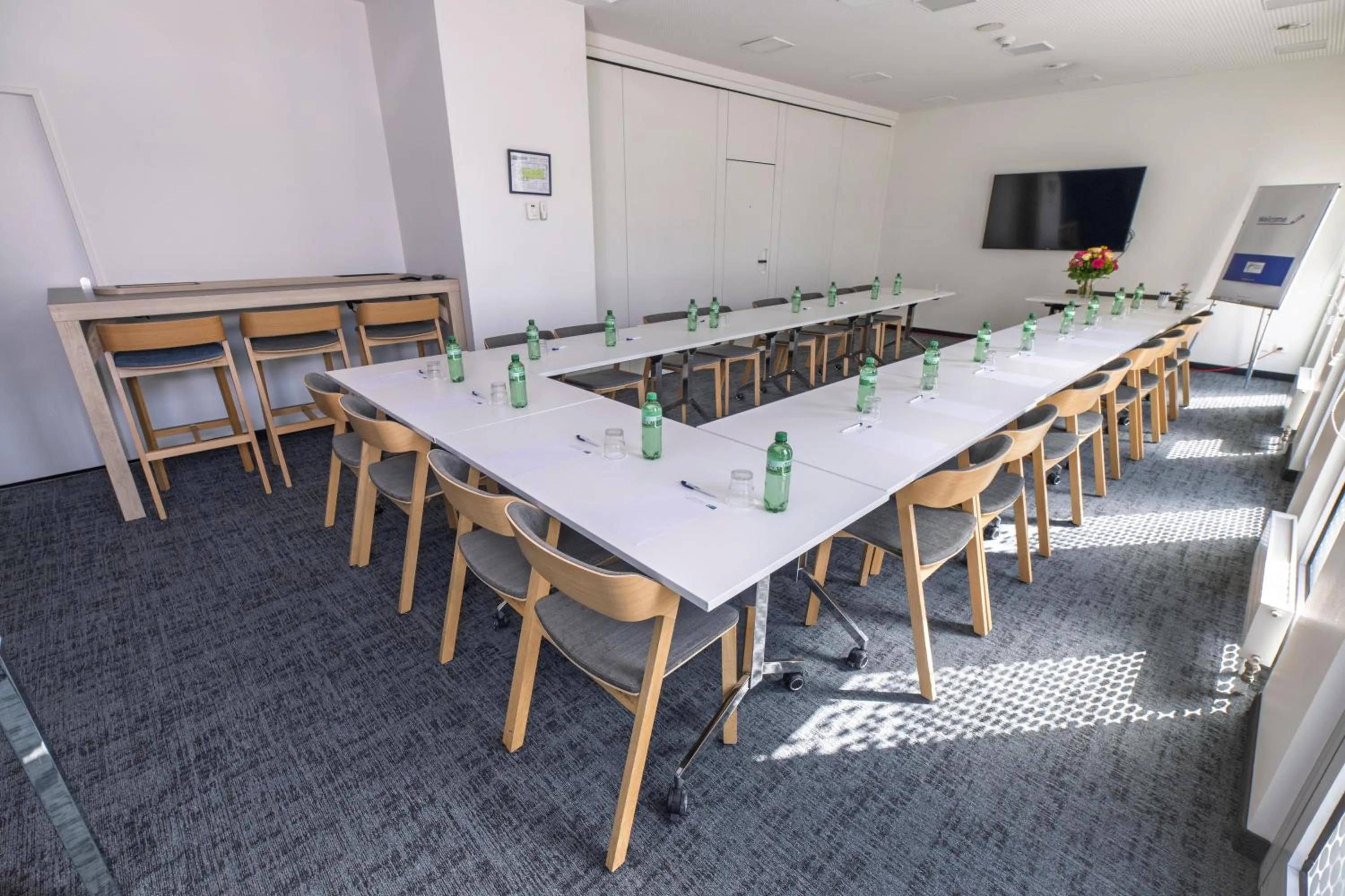 Dining area in Holiday Inn Express Geneva Airport by IHG