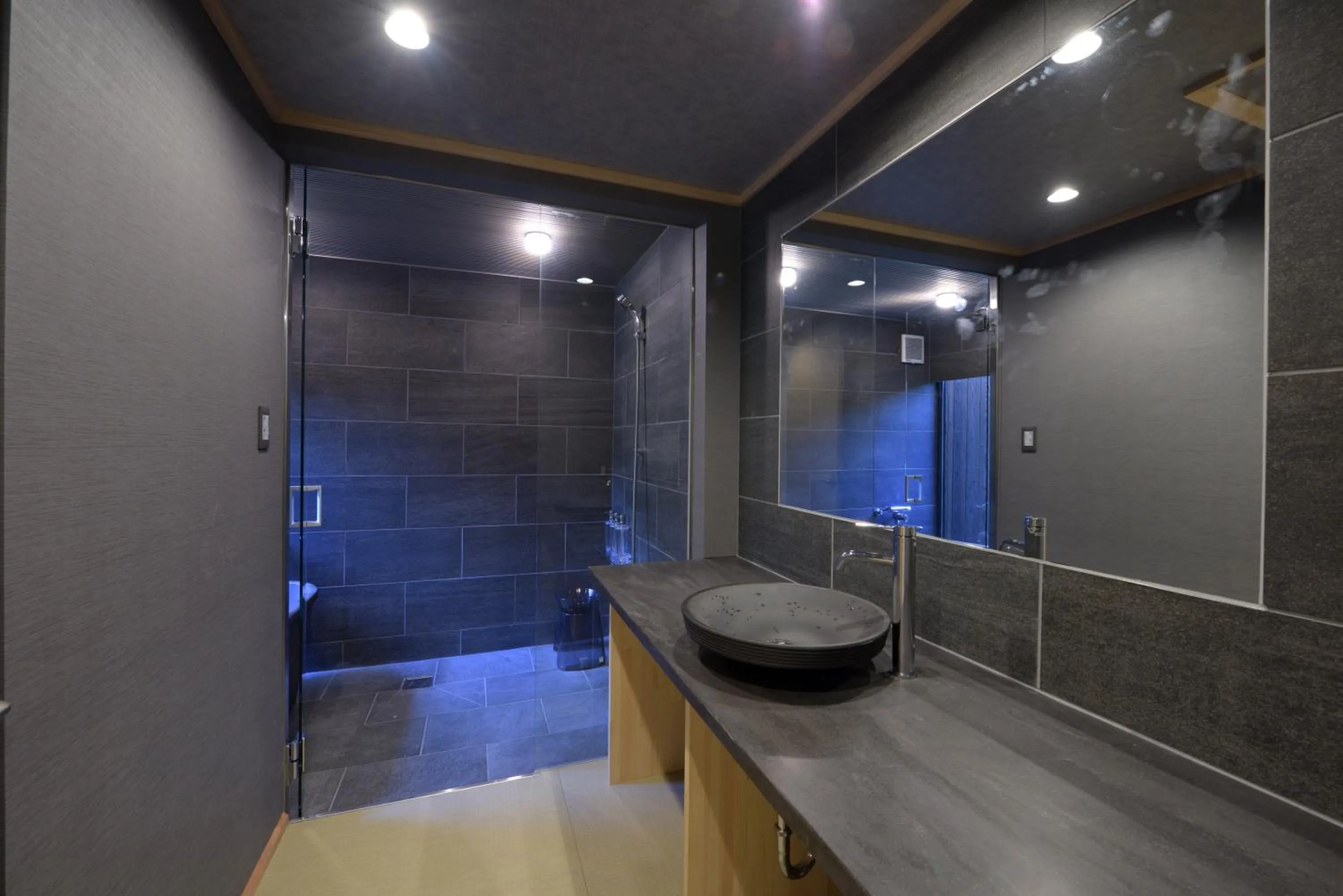 Shower in Inari Ohan