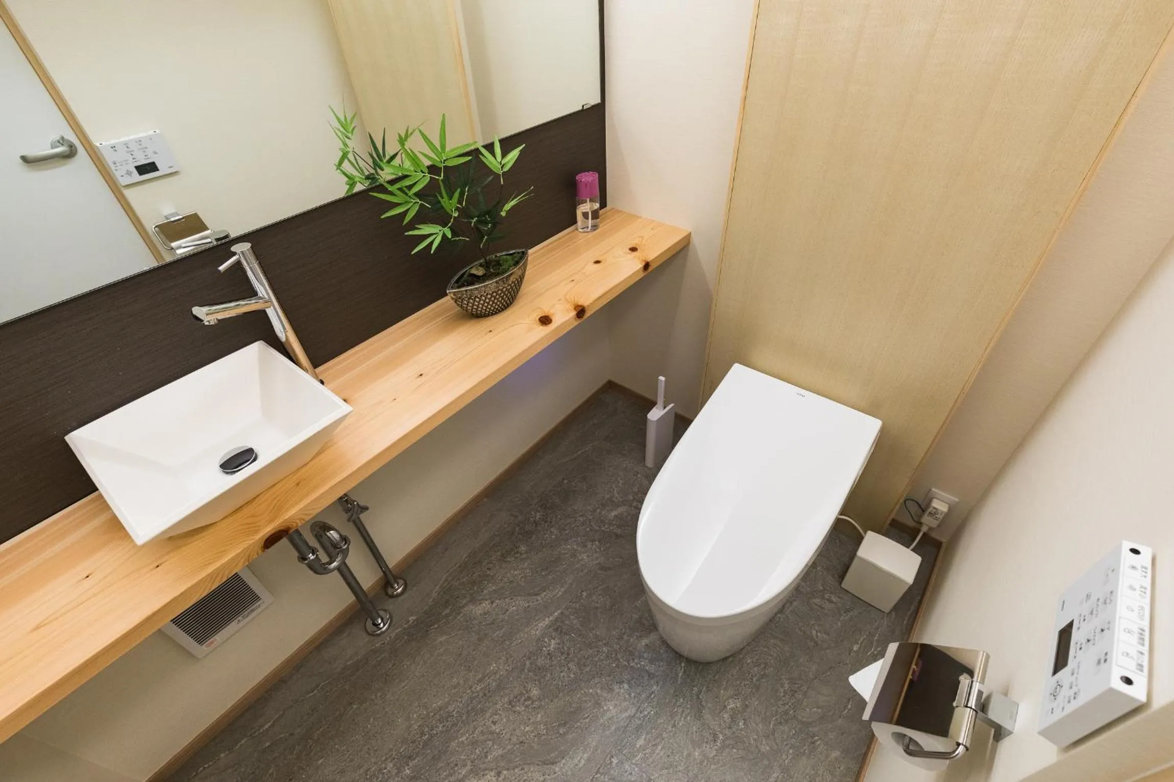 Toilet in Inari Ohan