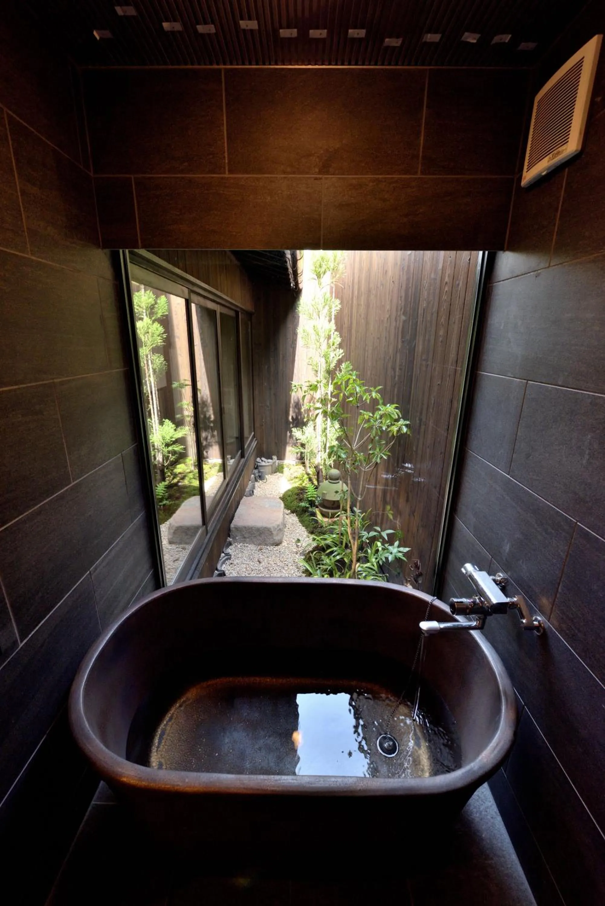 Shower in Inari Ohan