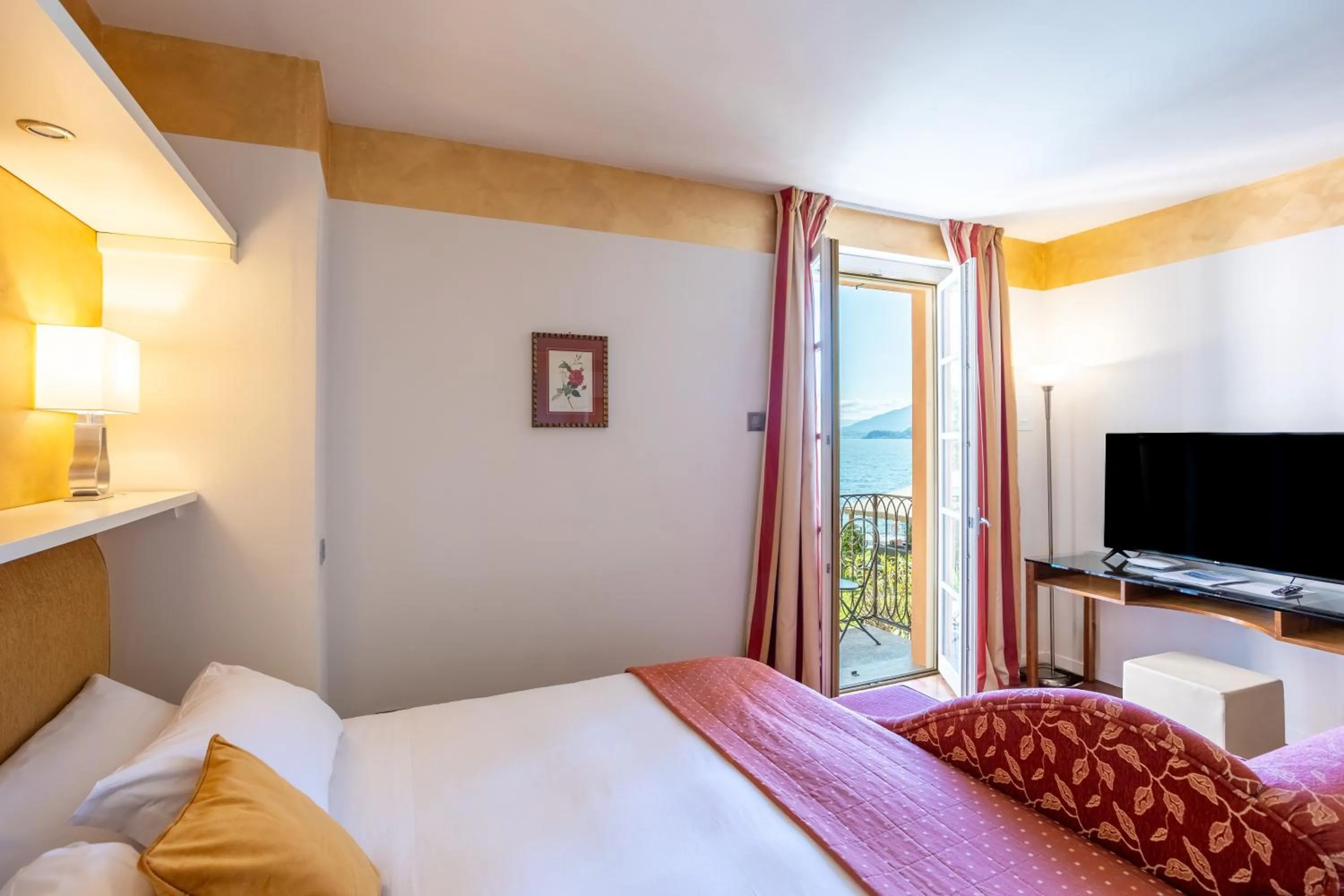 TV and multimedia, Bed in Resort Antico Verbano