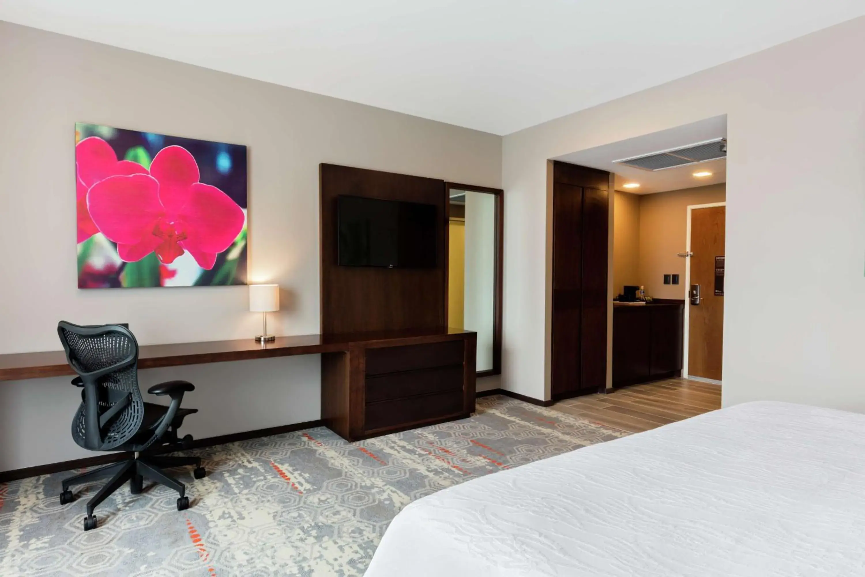 Deluxe King Room with Balcony in Hilton Garden Inn Salamanca Deluxe King Room with Balcony in Hilton Garden Inn Salamanca