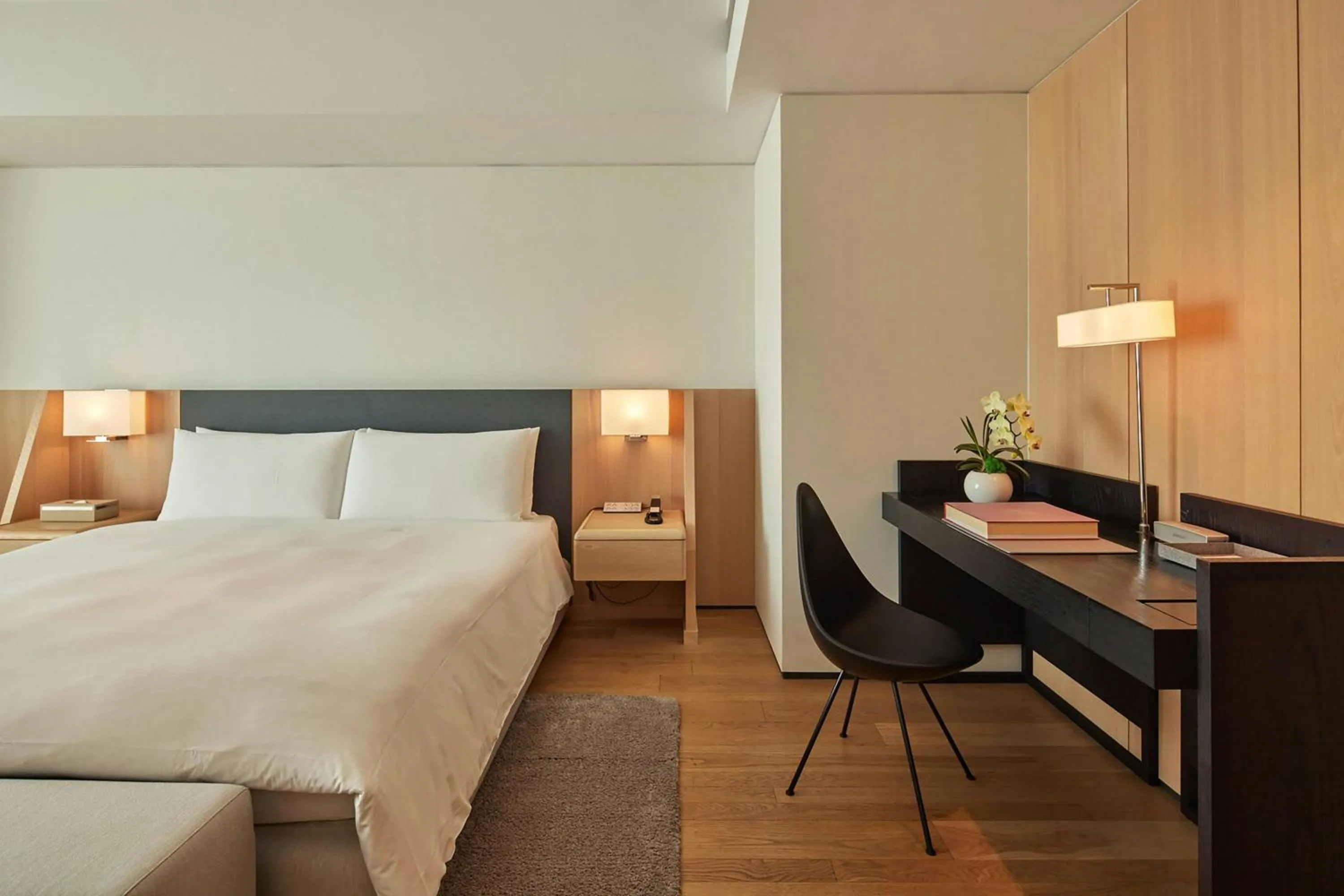 Photo of the whole room, Bed in THE AMNIS, a Luxury Collection Hotel, Kaohsiung