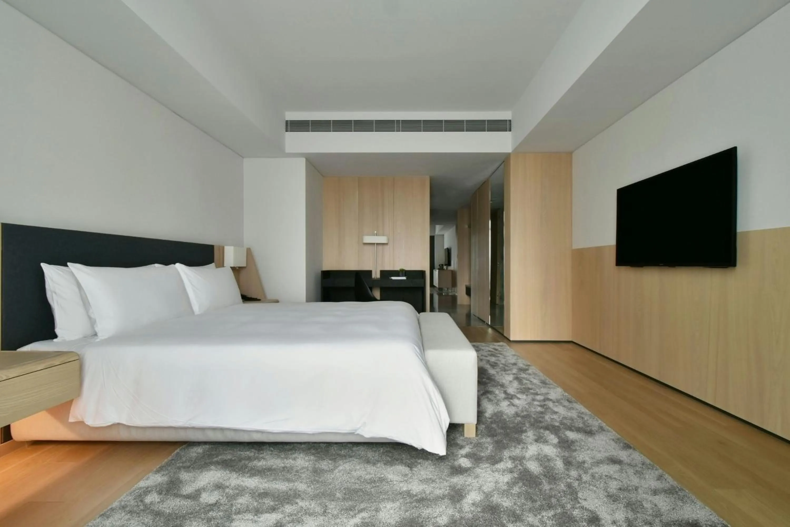 Photo of the whole room, Bed in THE AMNIS, a Luxury Collection Hotel, Kaohsiung